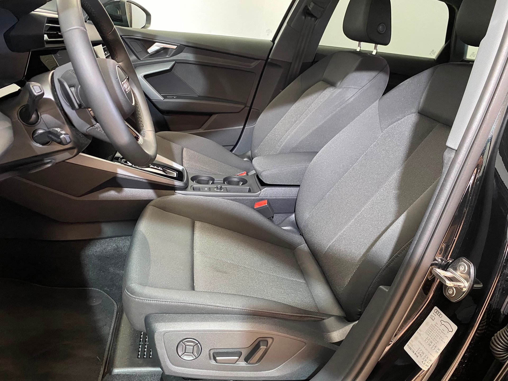 AUDI A3 Sportback 35 TFSI Attraction S-tronic-image-5