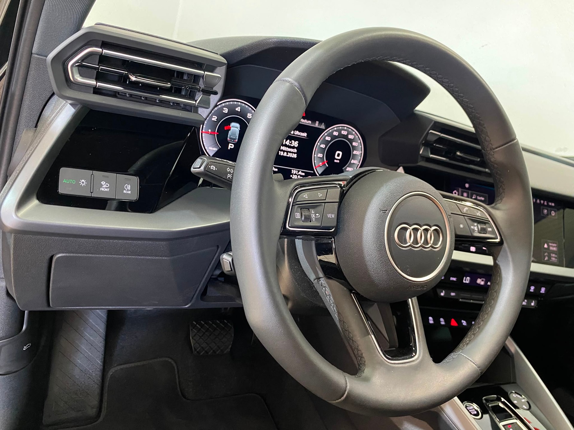 AUDI A3 Sportback 35 TFSI Attraction S-tronic-image-6