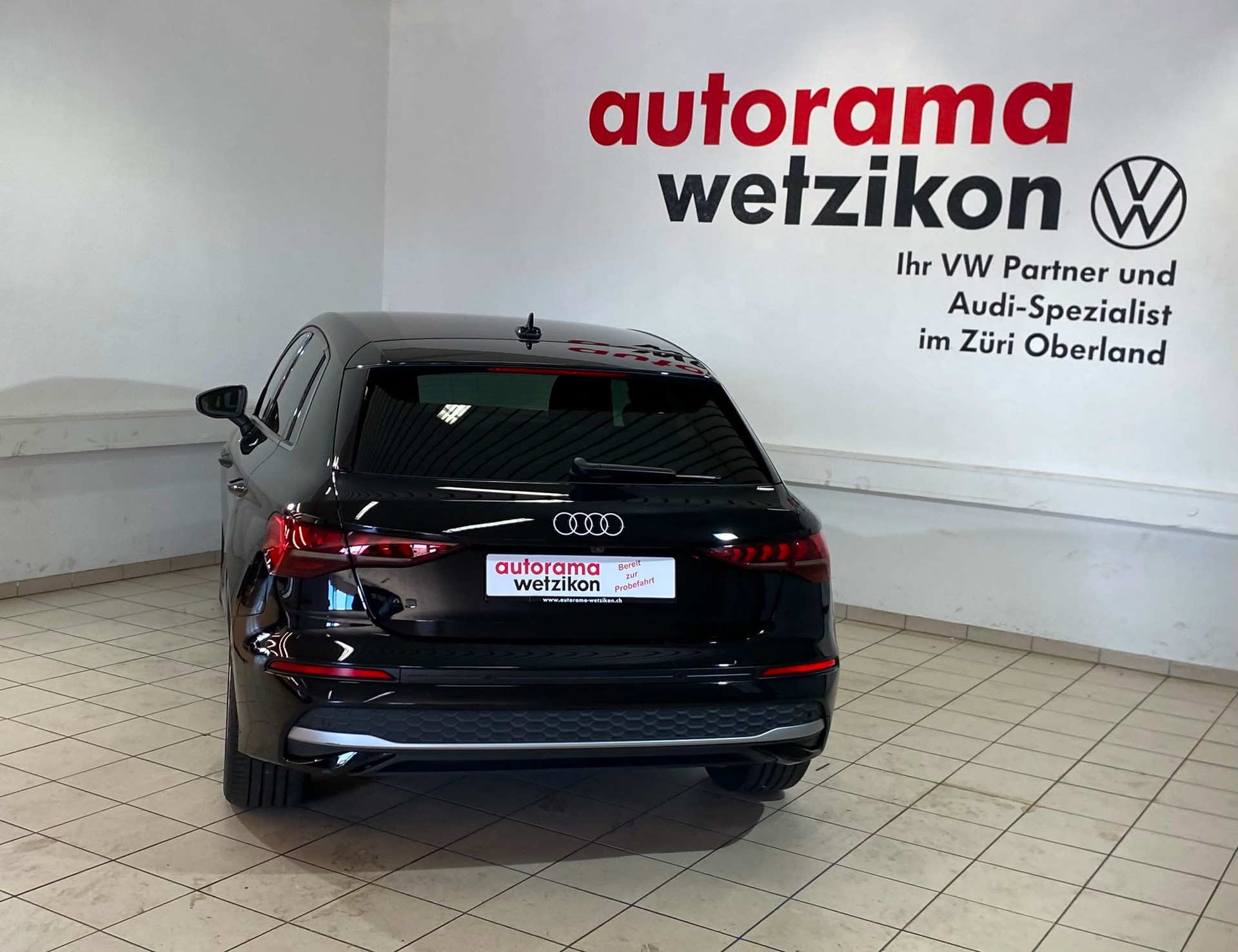 AUDI A3 Sportback 35 TFSI Attraction S-tronic-showroom-element-3