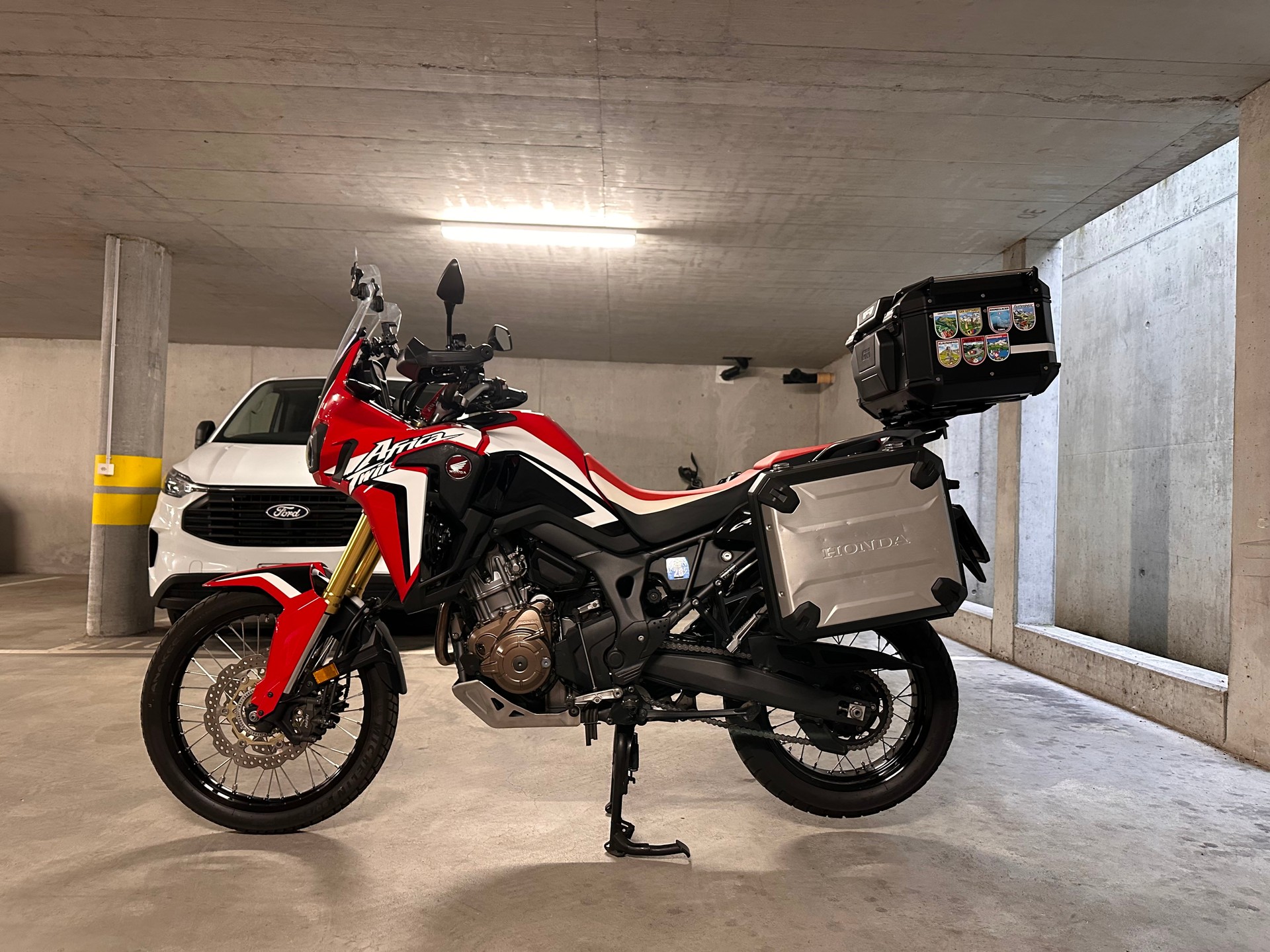 HONDA CRF 1000A Africa Twin-image-4