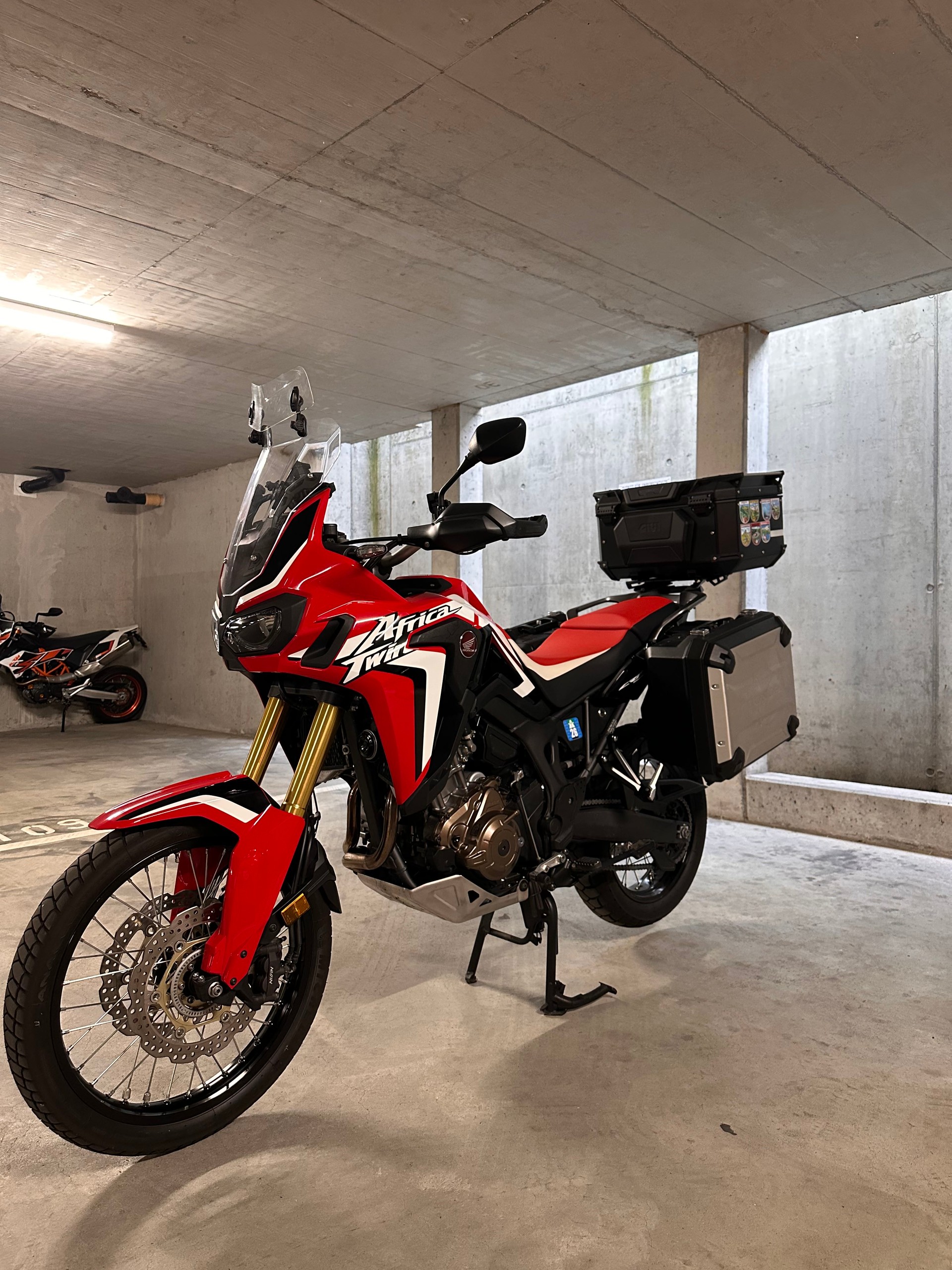 HONDA CRF 1000A Africa Twin-image-2