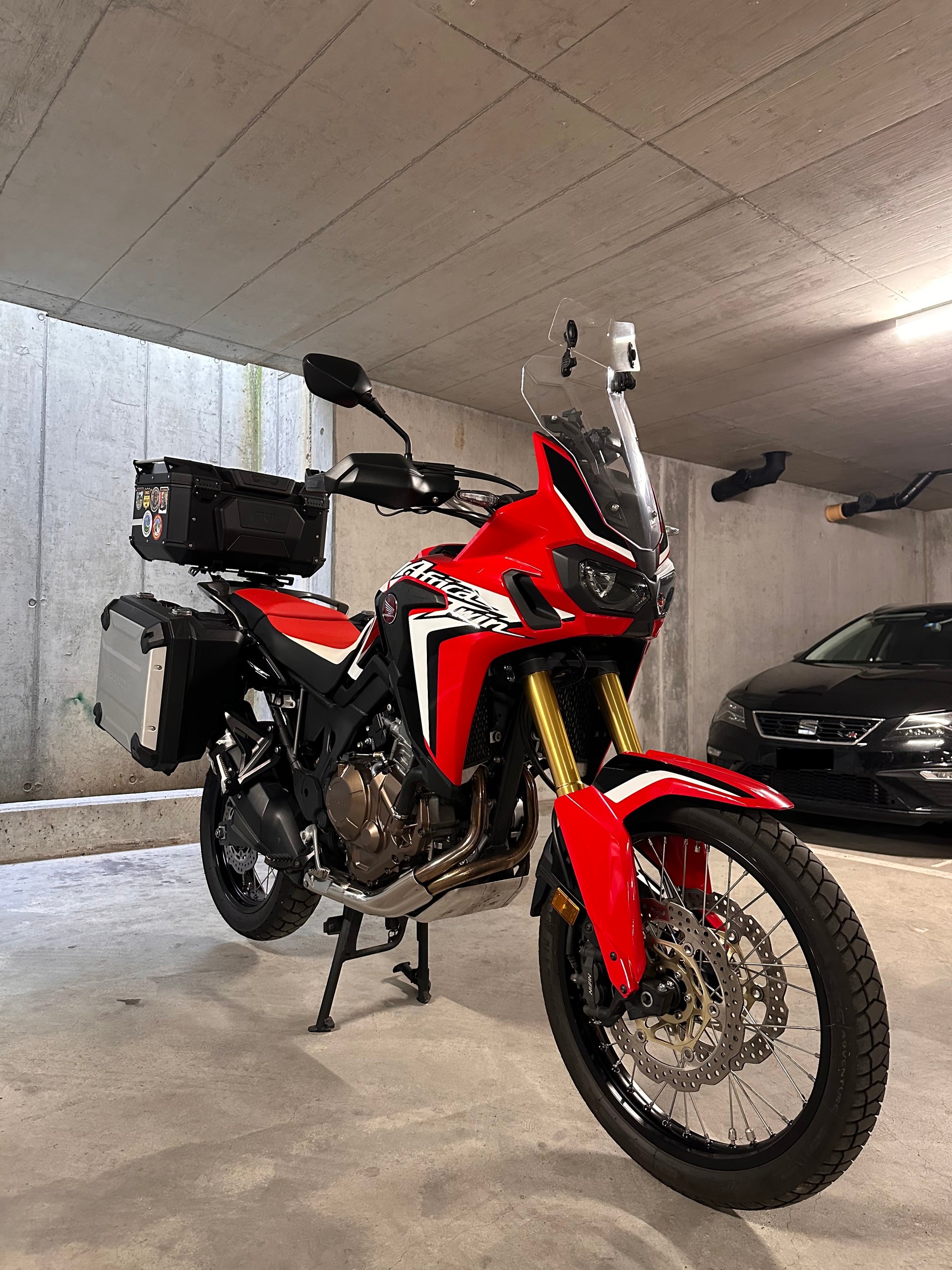 HONDA CRF 1000A Africa Twin-image-3