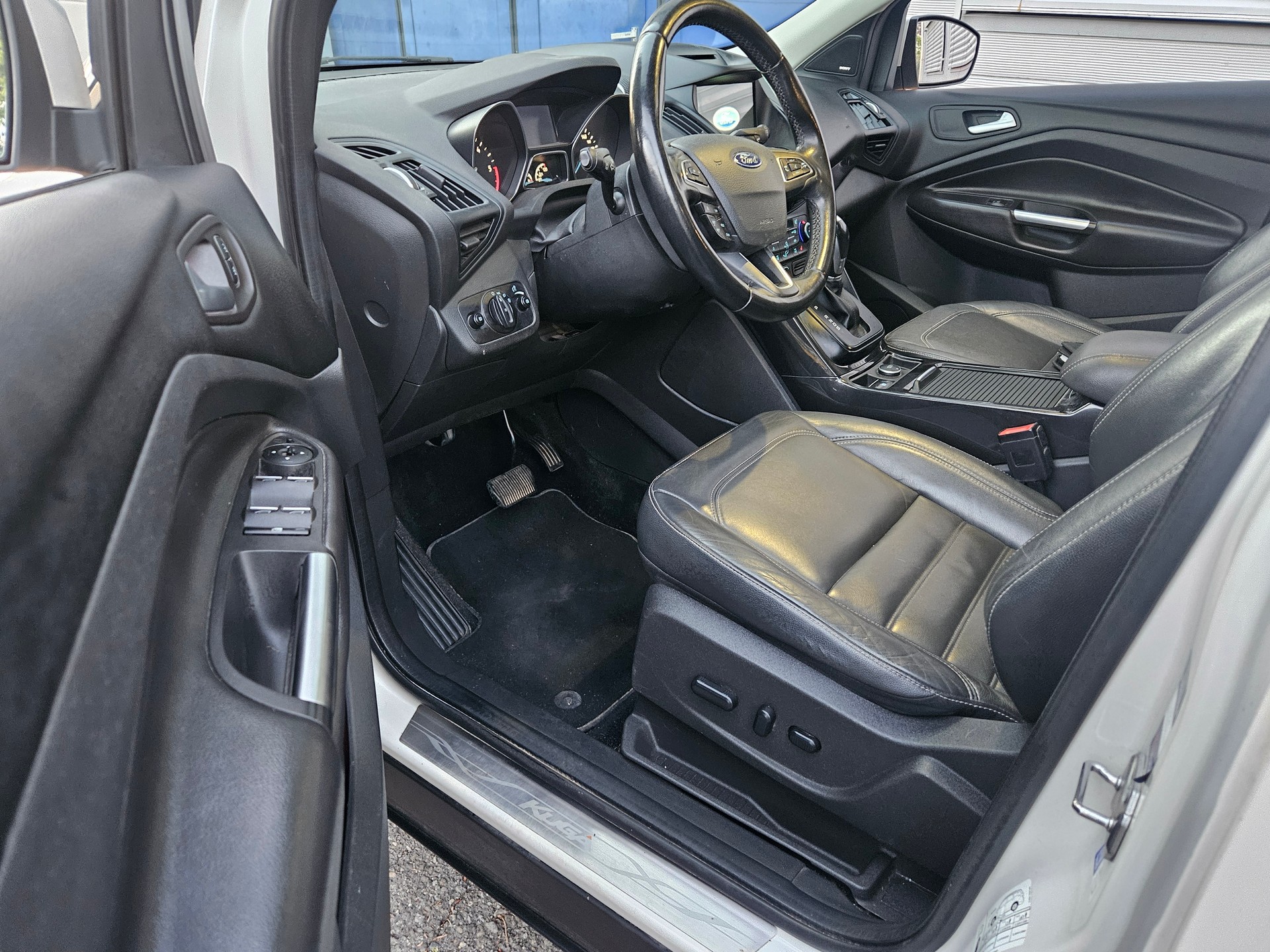FORD Kuga 2.0 TDCi Titanium 4WD PowerShift-image-6