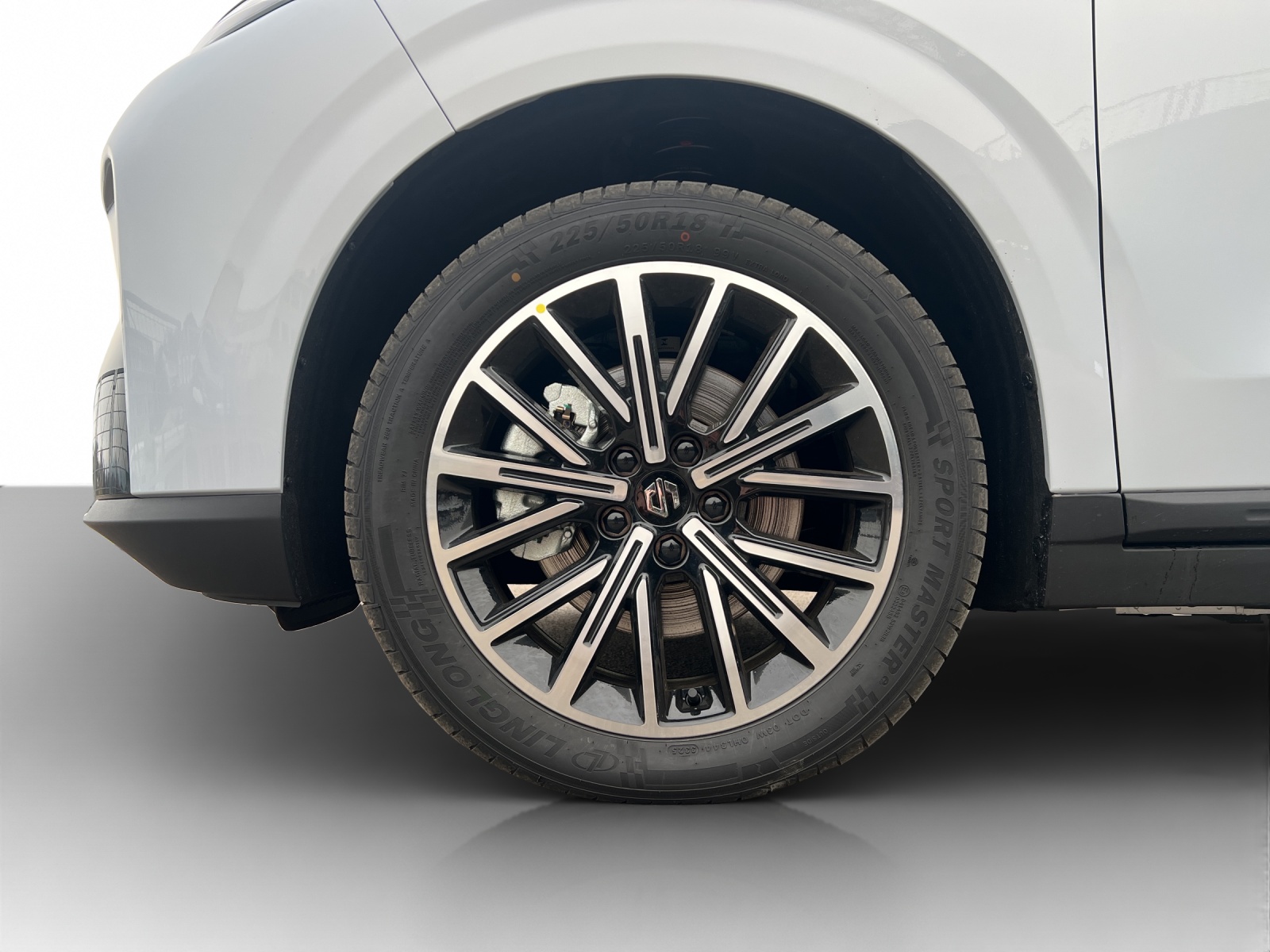 LEAPMOTOR B10 EV-image-11