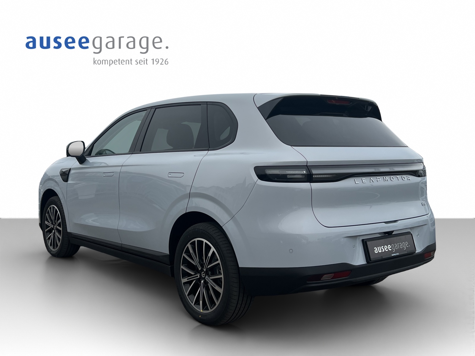 LEAPMOTOR B10 EV-showroom-element-2