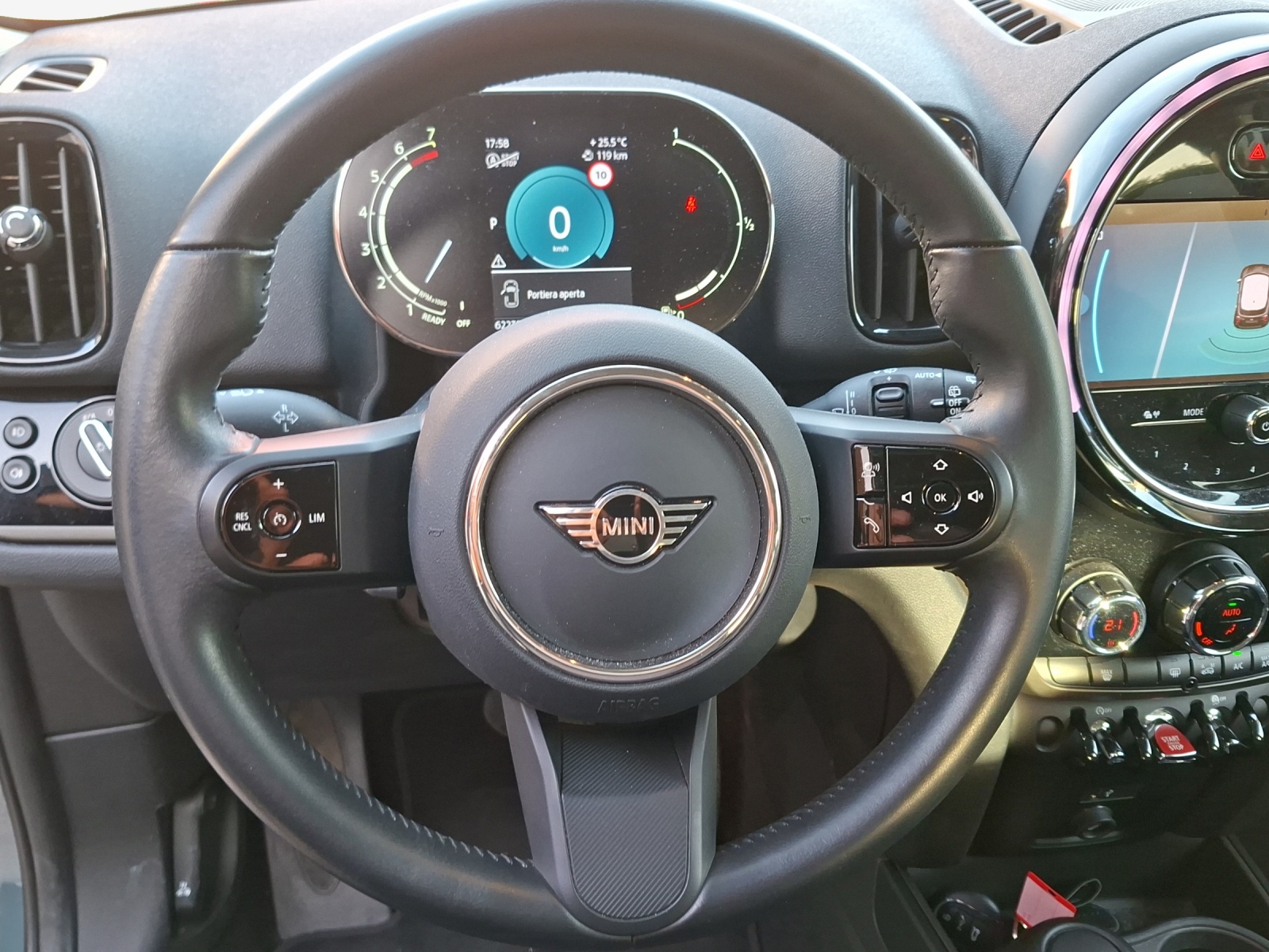 MINI Countryman Cooper SE ALL4 PHEV Steptronic-image-9