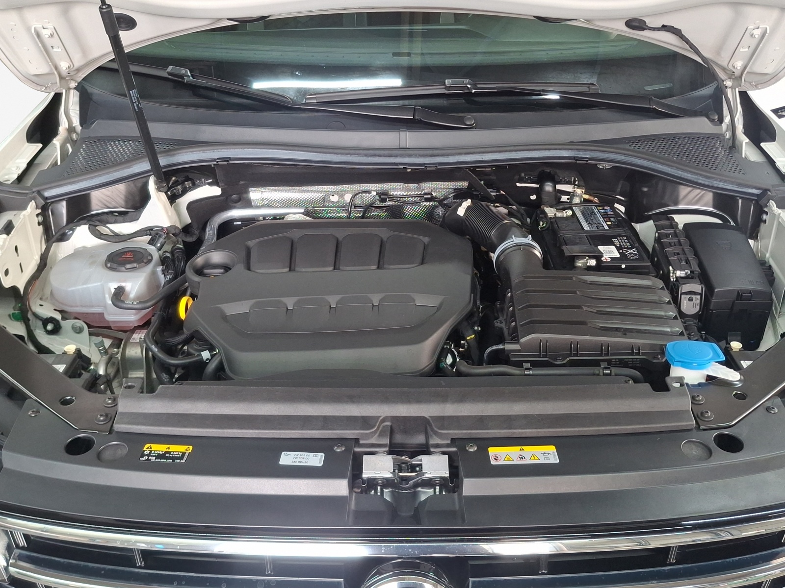 VW Tiguan 2.0TSI R-Line 4Motion DSG-image-13