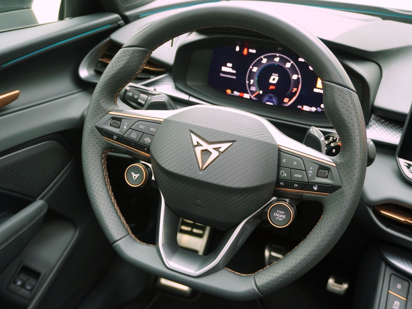 CUPRA Terramar 1.5 DSG e-Plug-in-HYBRID VZ **Cupra Werksgarantie bis 06/2030**-image-13