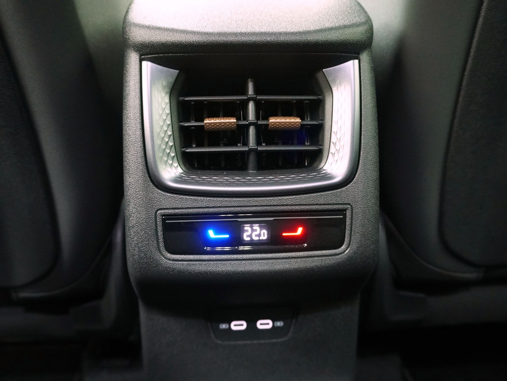 CUPRA Terramar 1.5 DSG e-Plug-in-HYBRID VZ **Cupra Werksgarantie bis 06/2030**-image-15