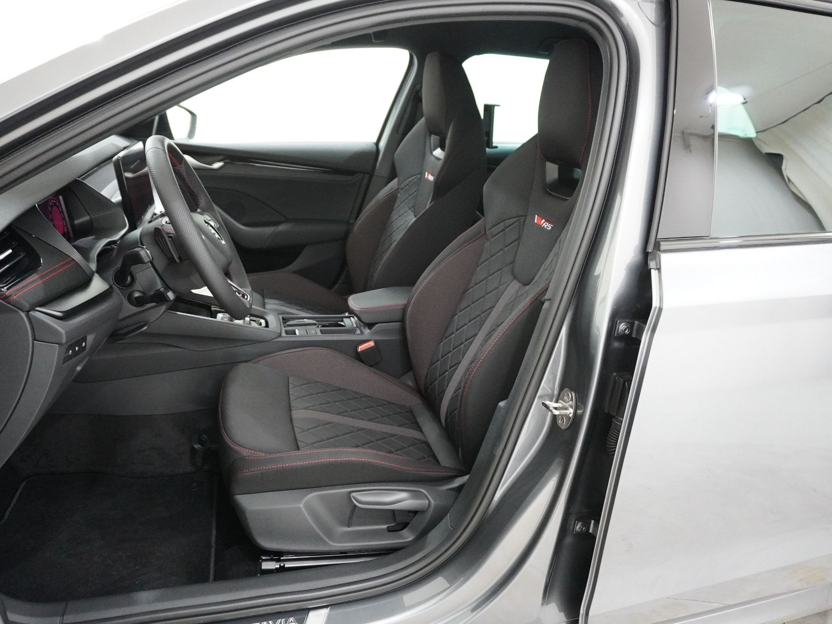 SKODA Octavia 2.0 TSI RS DSG-image-12