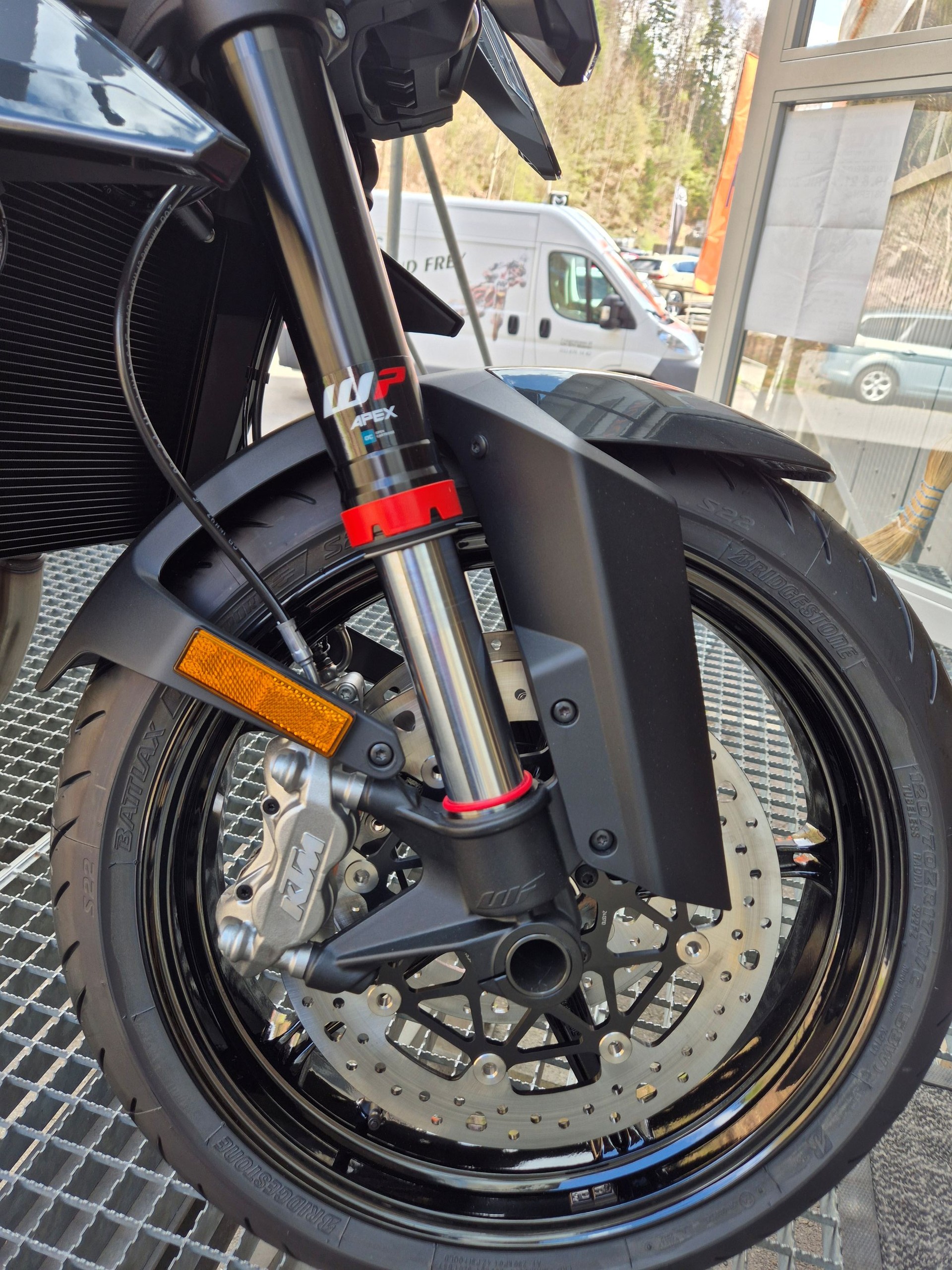 KTM 990 Duke-image-6
