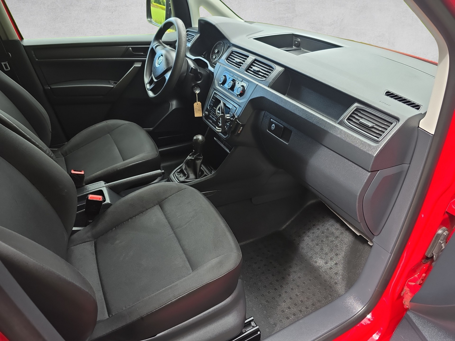 VW Caddy Maxi 2.0TDI BlueMotion Technology-image-5