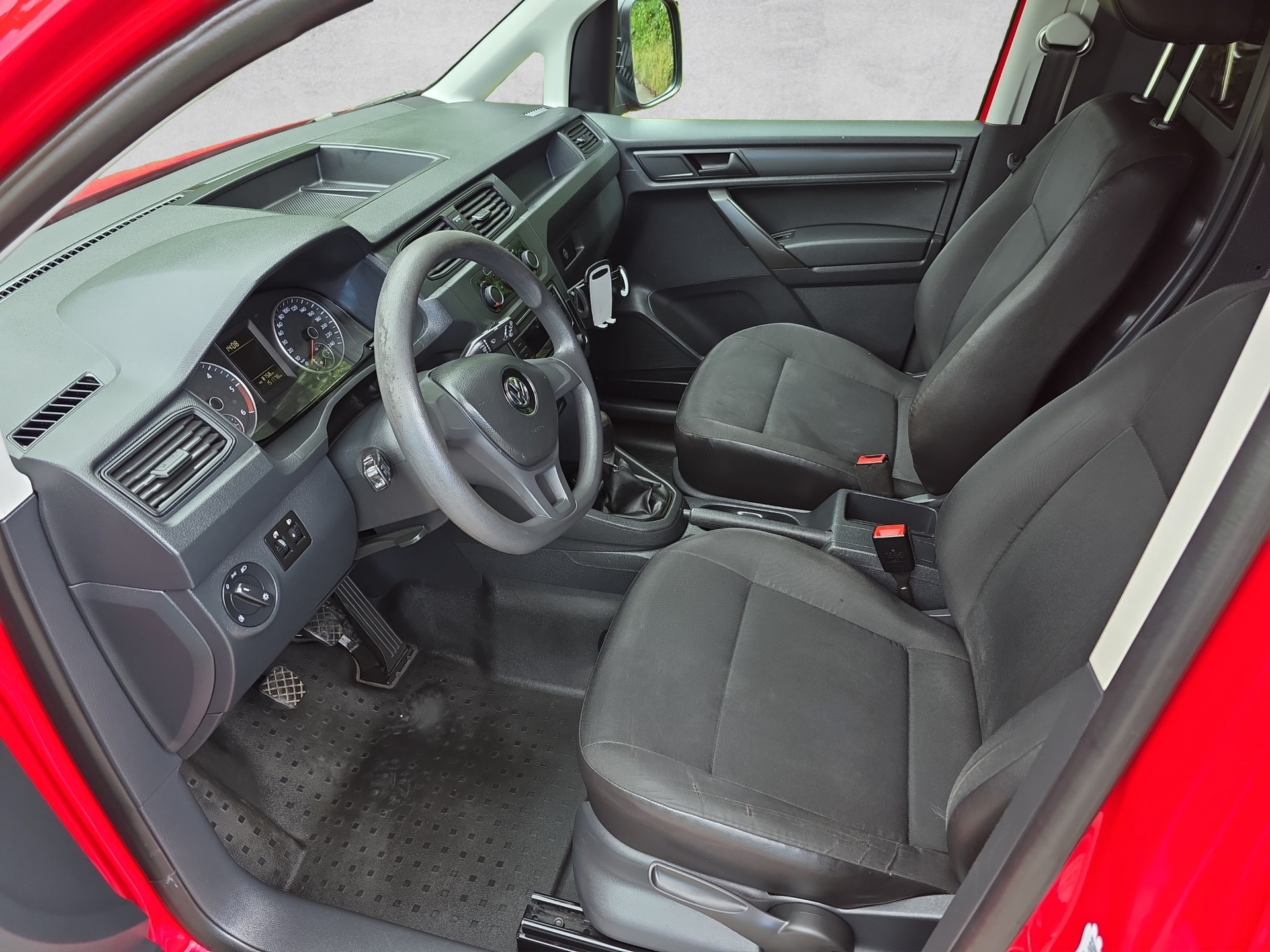 VW Caddy Maxi 2.0TDI BlueMotion Technology-image-4