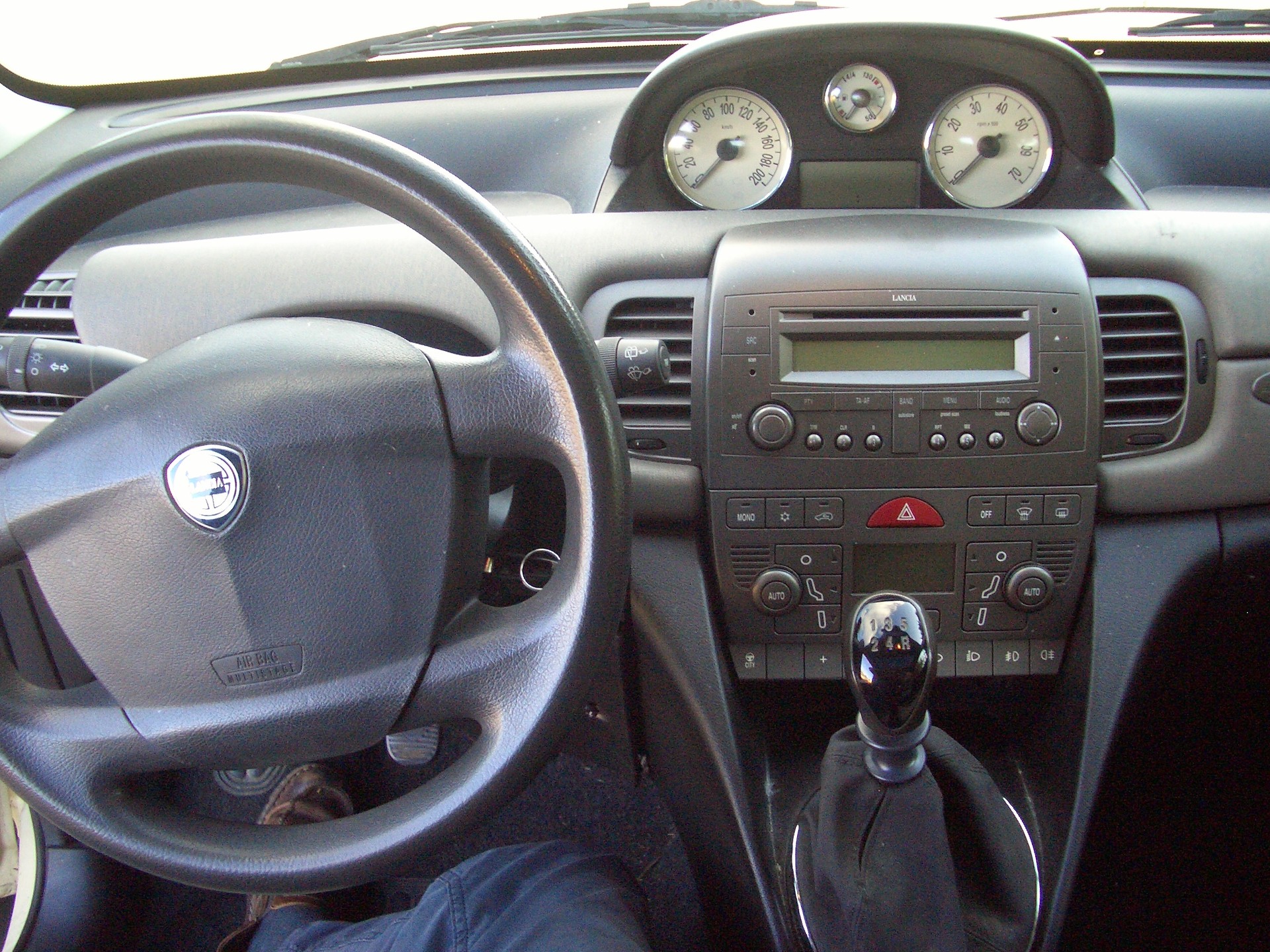 LANCIA Ypsilon 1.4 16V Platino-image-7