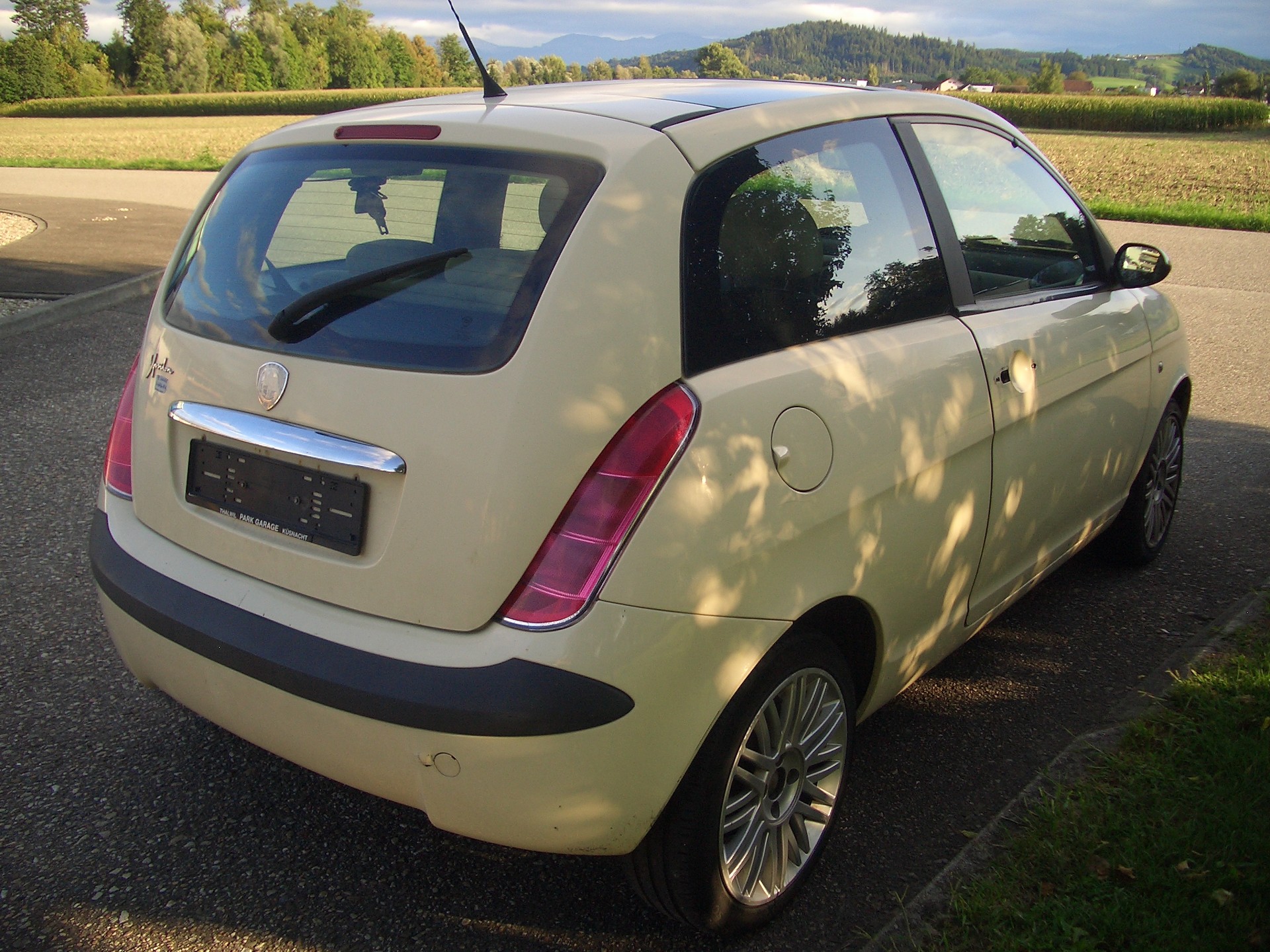 LANCIA Ypsilon 1.4 16V Platino-image-3