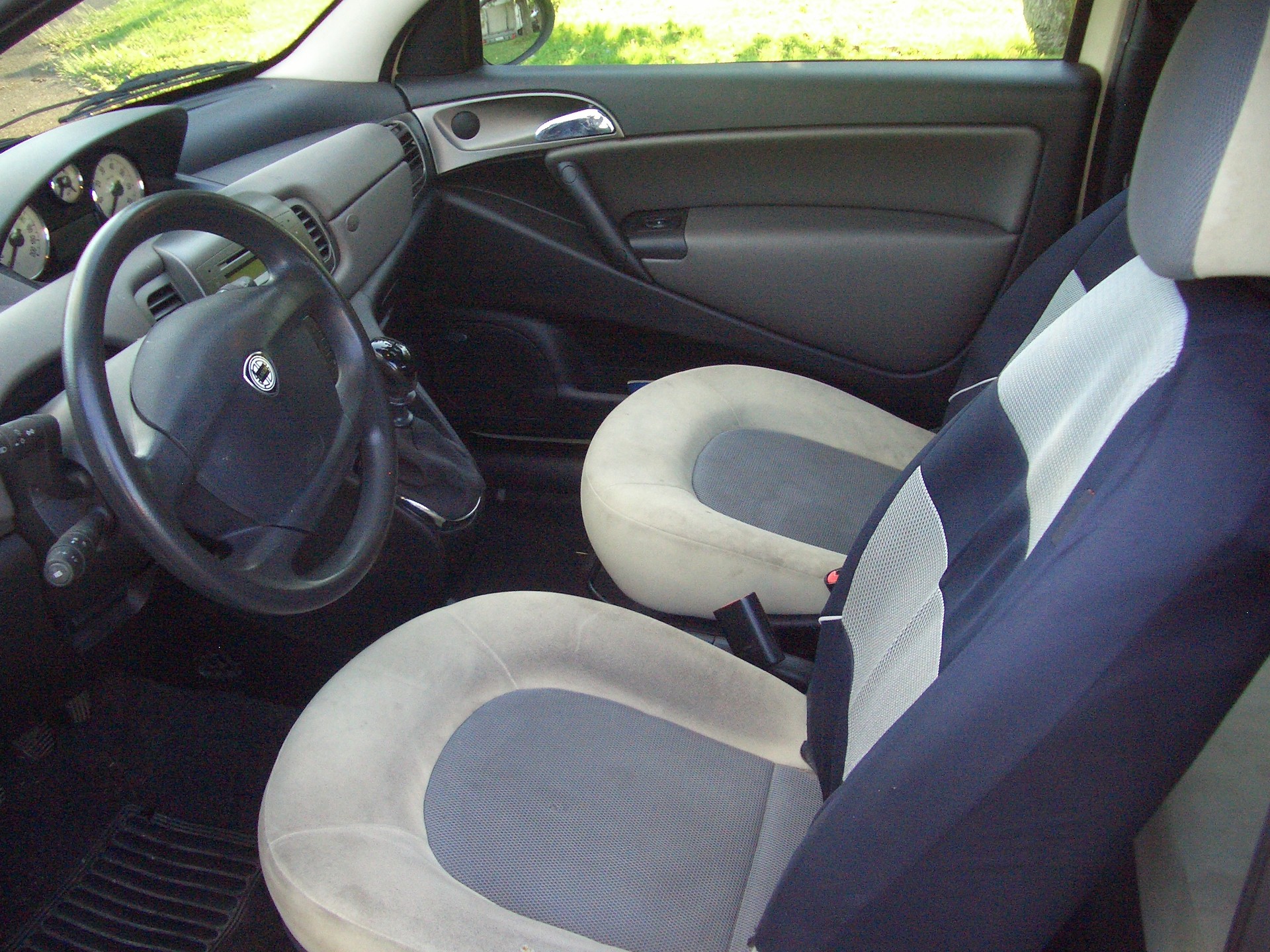 LANCIA Ypsilon 1.4 16V Platino-image-4