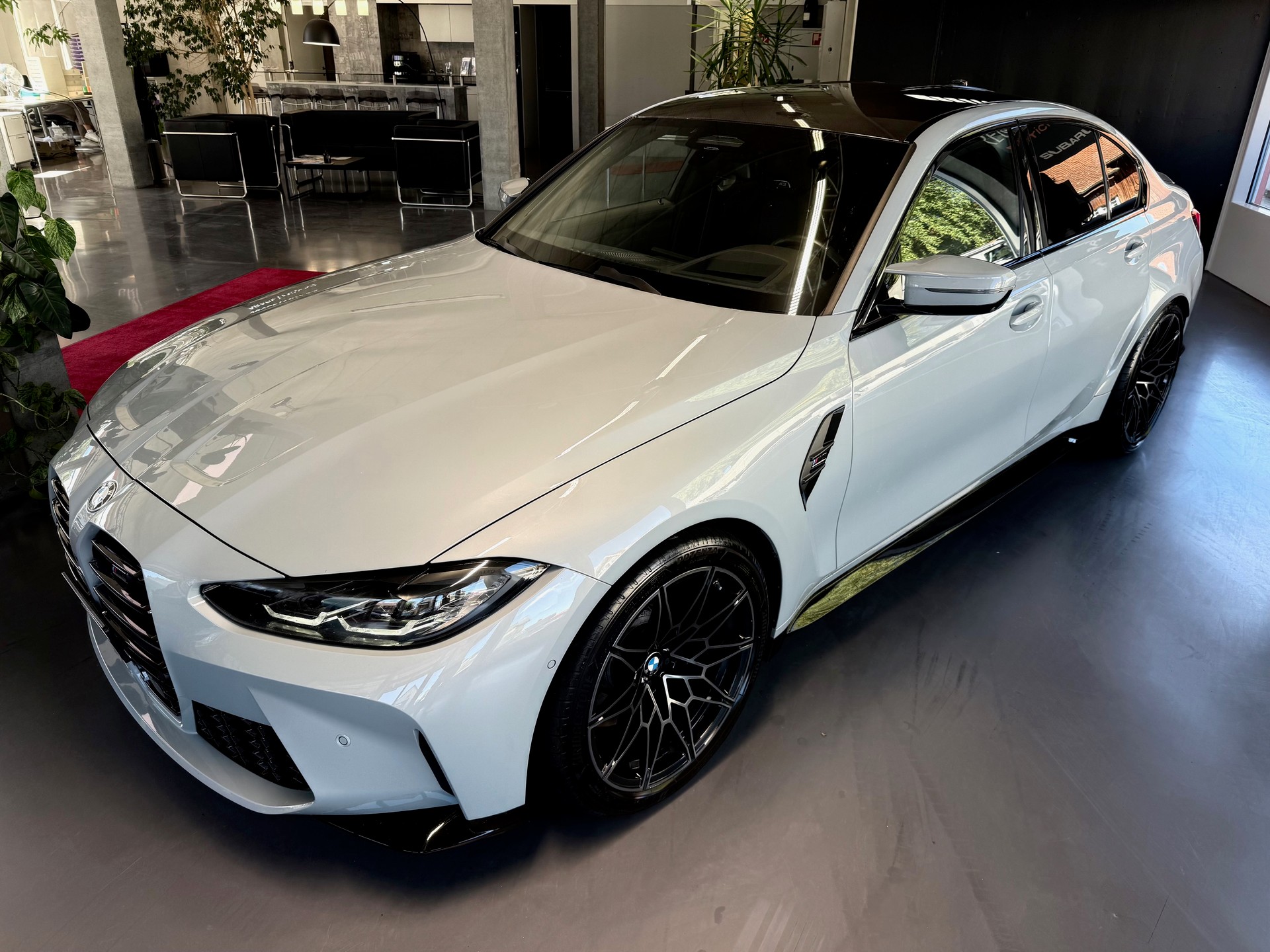BMW M3 Competition-showroom-element-2