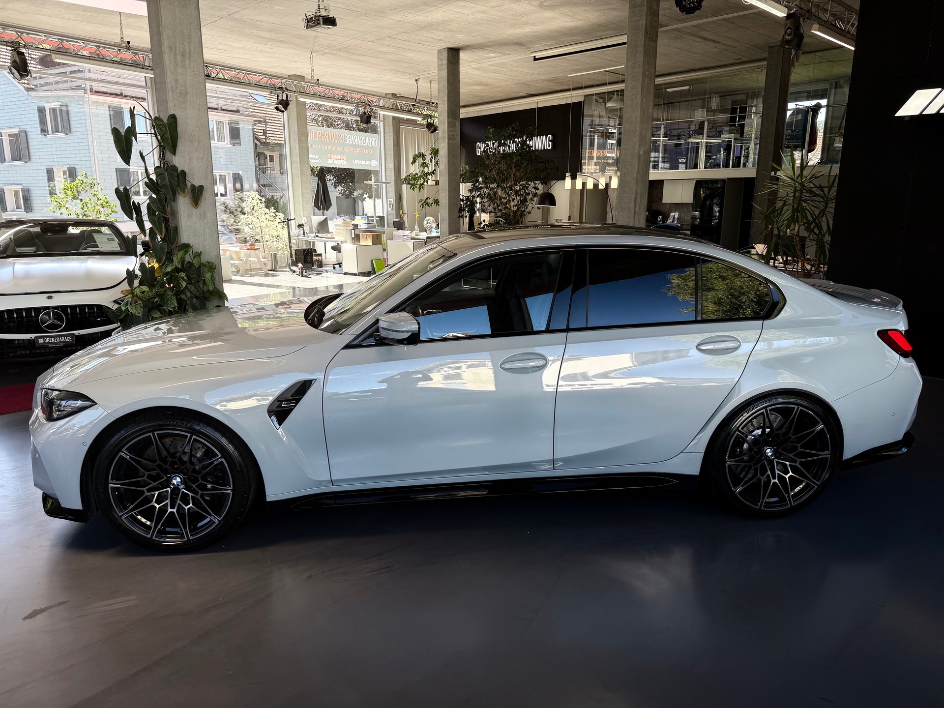 BMW M3 Competition-showroom-element-3