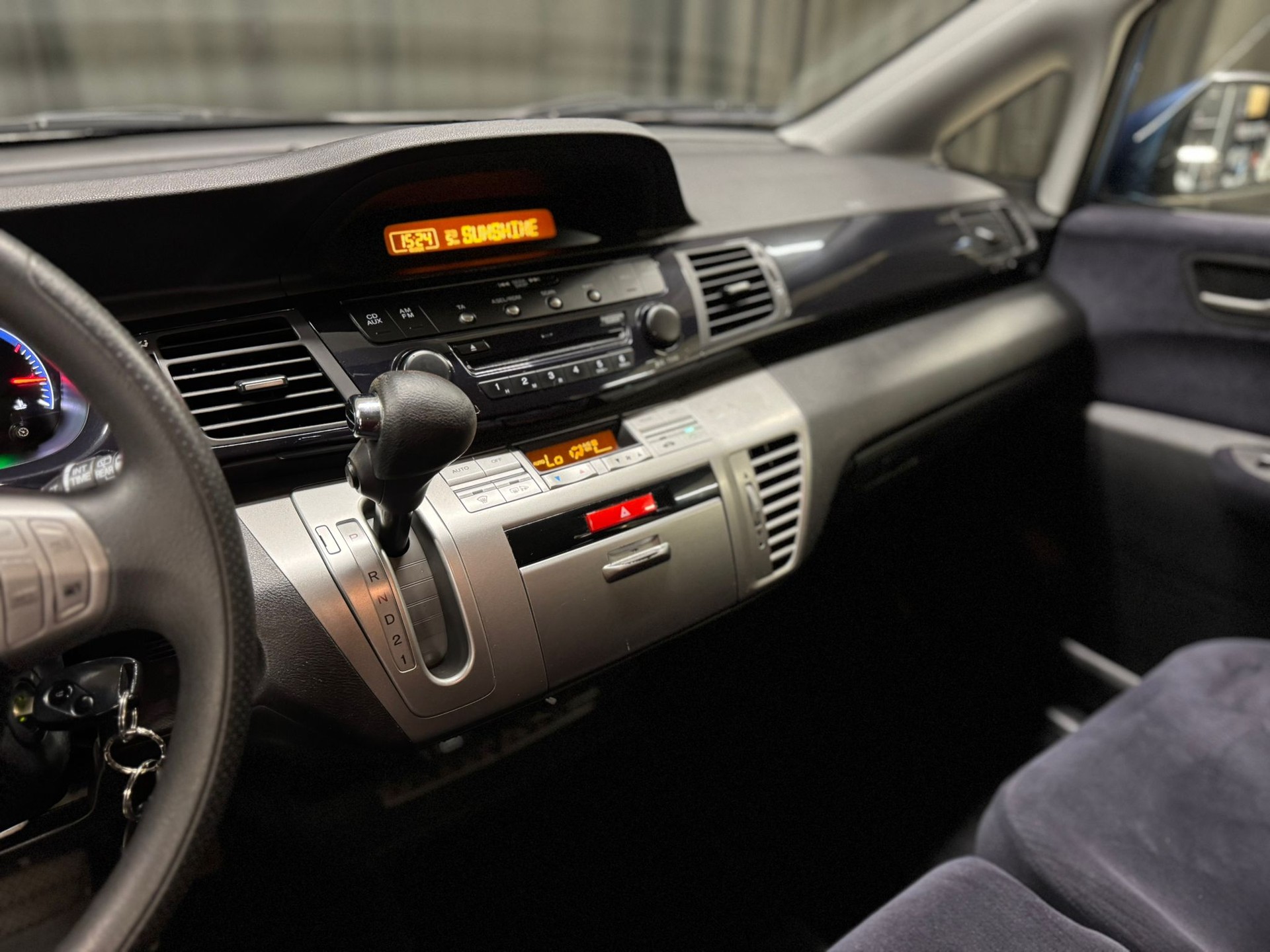 HONDA FR-V 1.8i Swiss Automatic-image-8