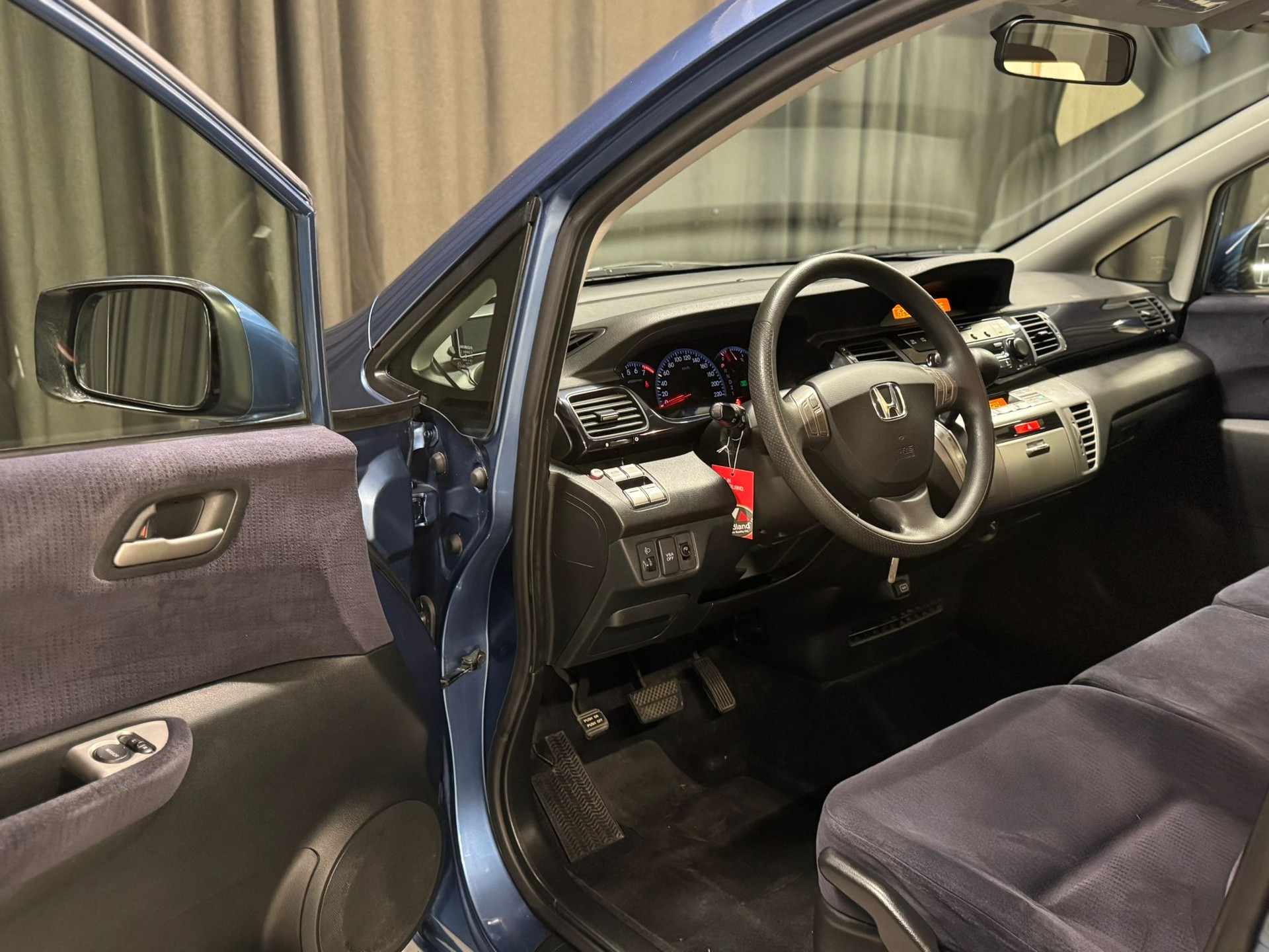 HONDA FR-V 1.8i Swiss Automatic-image-12