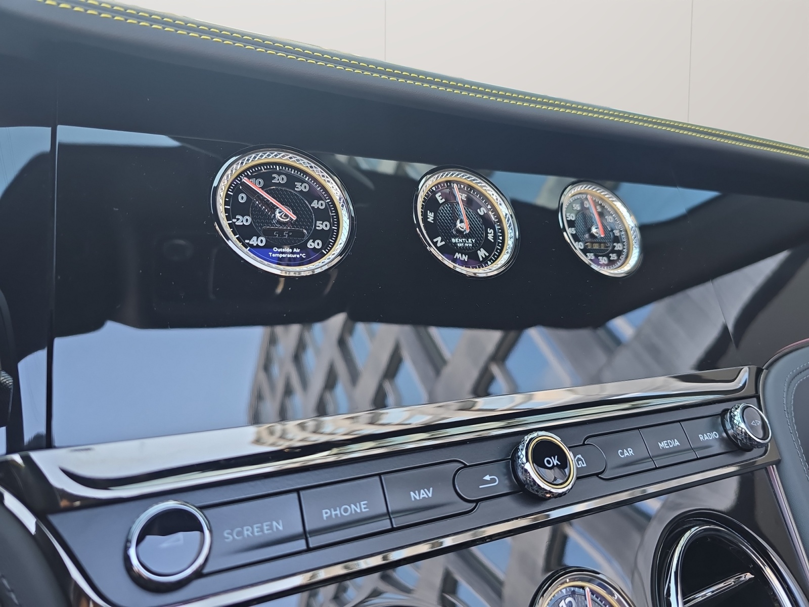 BENTLEY Continental GTC 4.0 V8 PHEV Black Edition 680 PS/ 1.9 % Leasing möglich-image-11