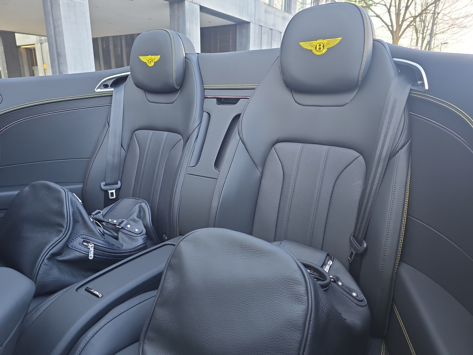 BENTLEY Continental GTC 4.0 V8 PHEV Black Edition 680 PS/ 1.9 % Leasing möglich-image-10