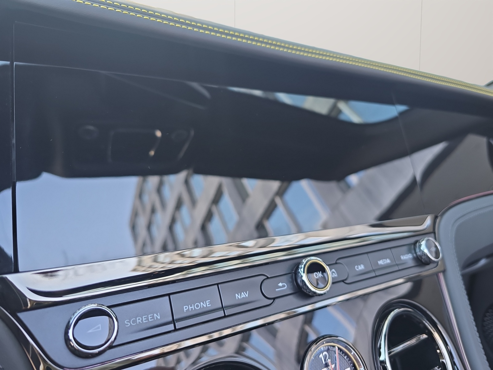 BENTLEY Continental GTC 4.0 V8 PHEV Black Edition 680 PS/ 1.9 % Leasing möglich-image-13