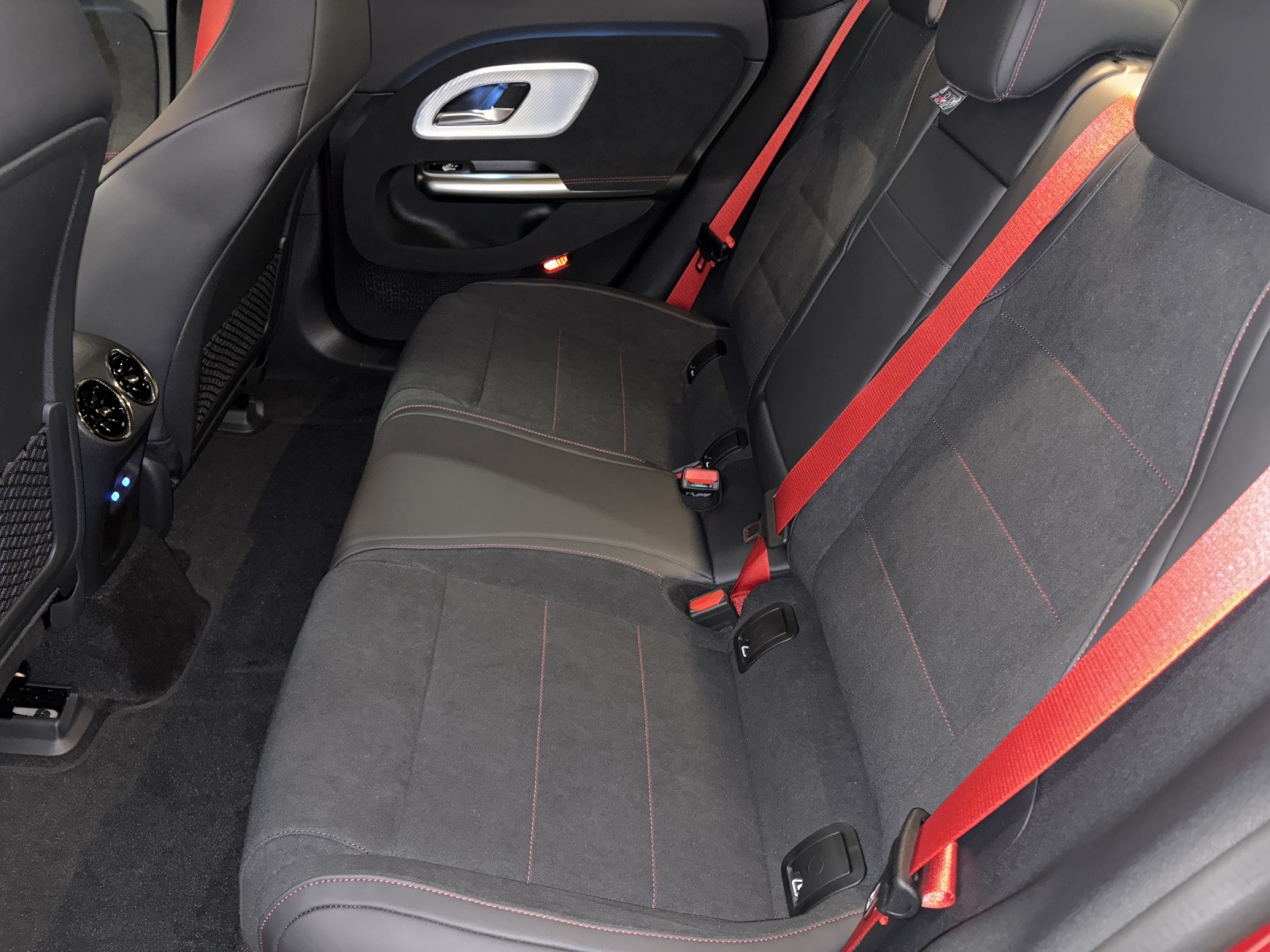 MERCEDES-BENZ CLA 350 EQ 4MATIC-image-11