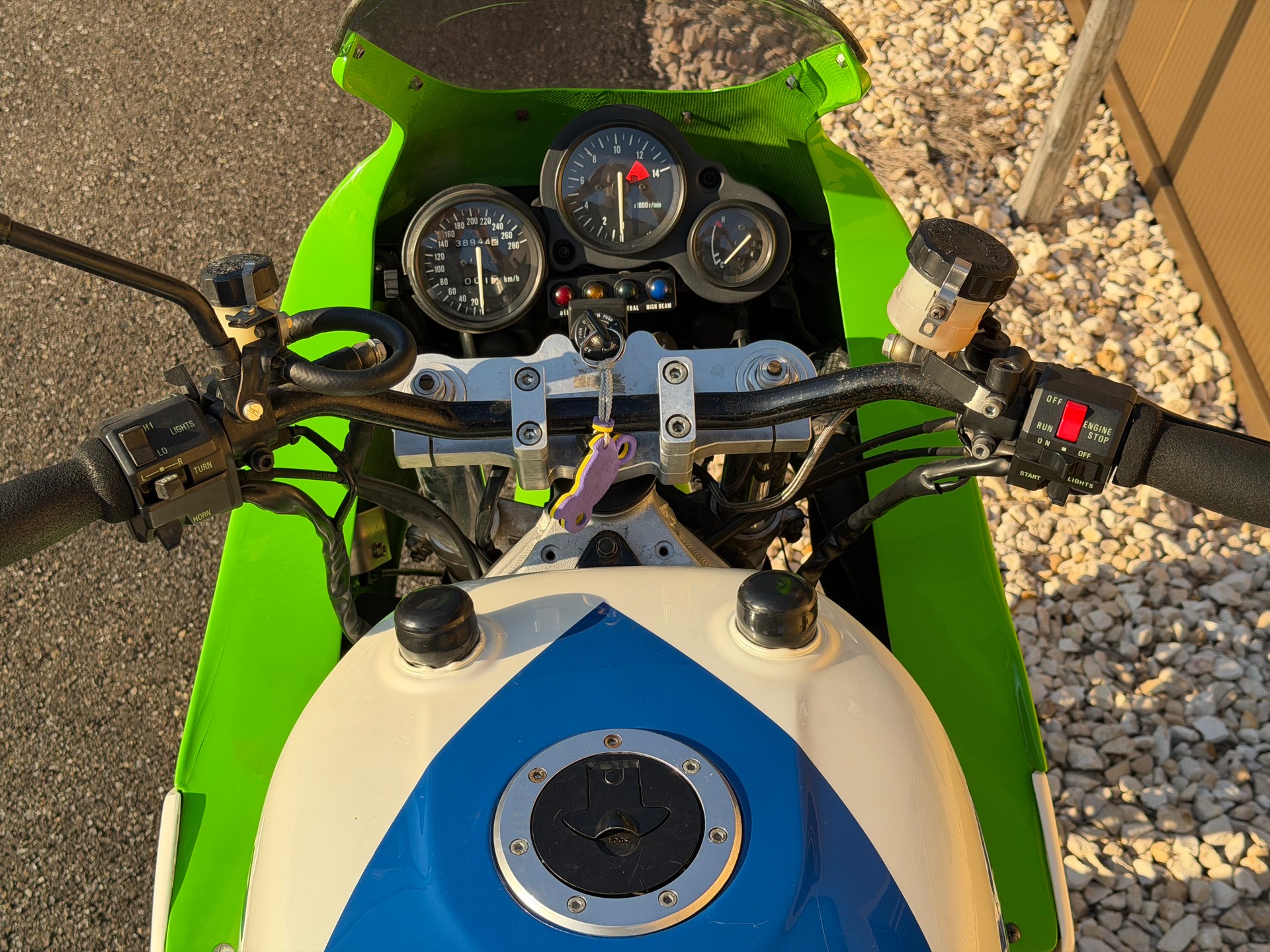 KAWASAKI ZXR-750-image-15