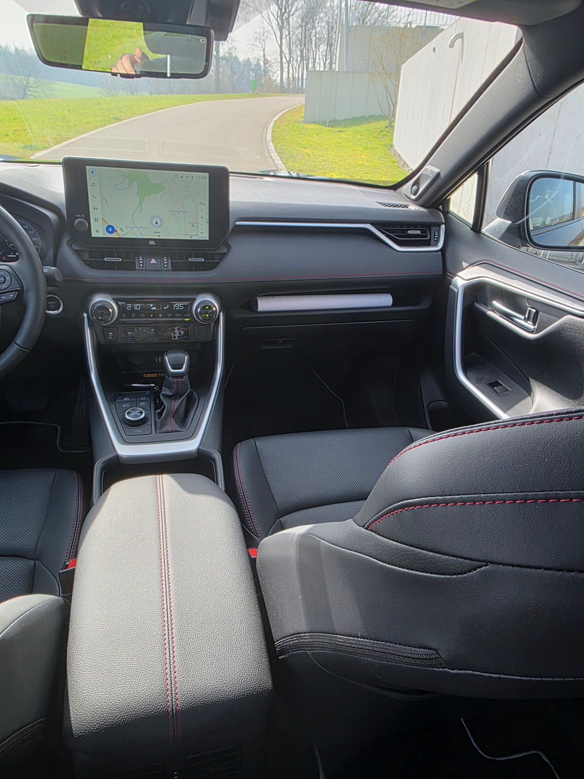 TOYOTA RAV-4 2.5 PHEV Platinum e-CVT 4WD-image-10