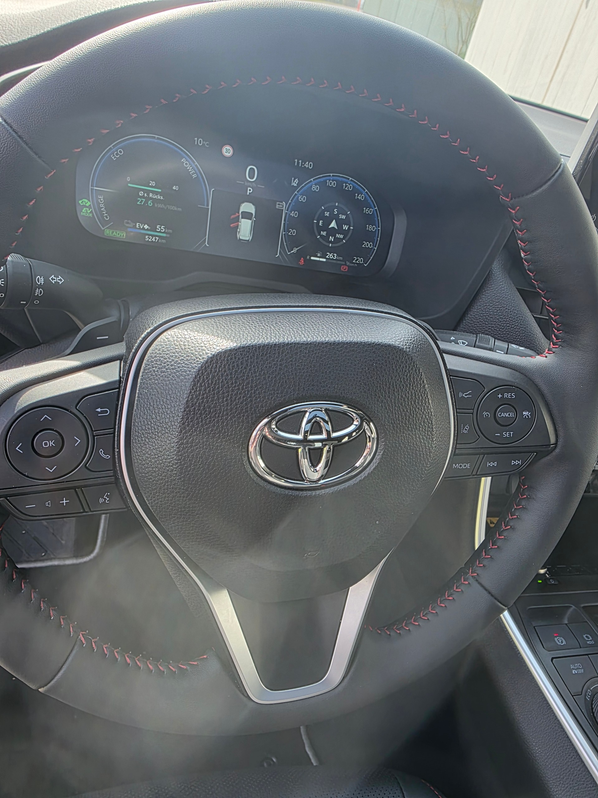 TOYOTA RAV-4 2.5 PHEV Platinum e-CVT 4WD-image-11