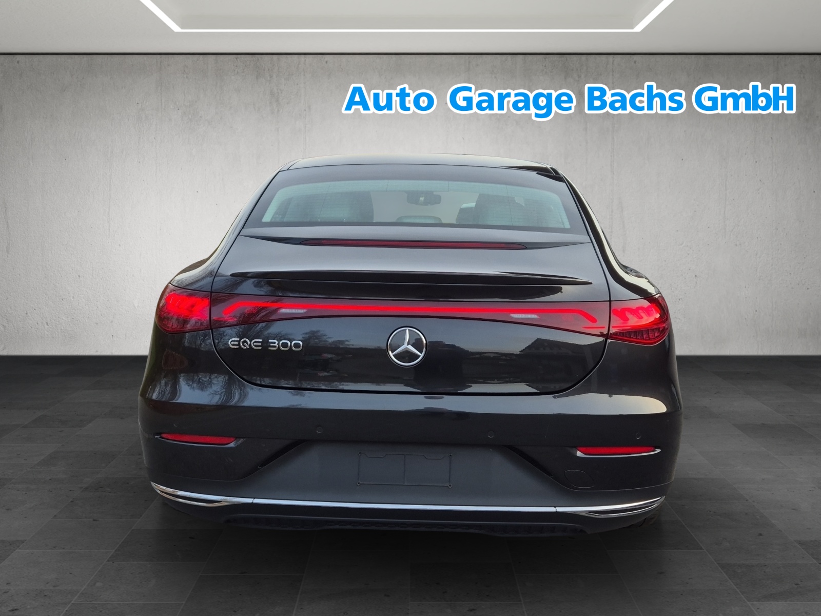 MERCEDES-BENZ EQE 300-showroom-element-3