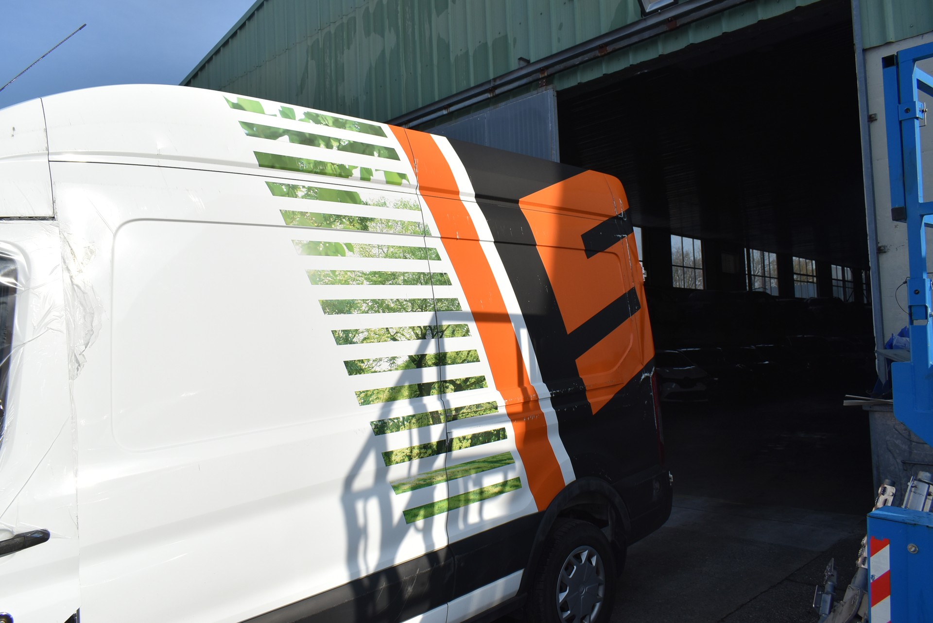 FORD Transit Van 350 L3 Basis 2.0 TDCi 170 RWD-image-11