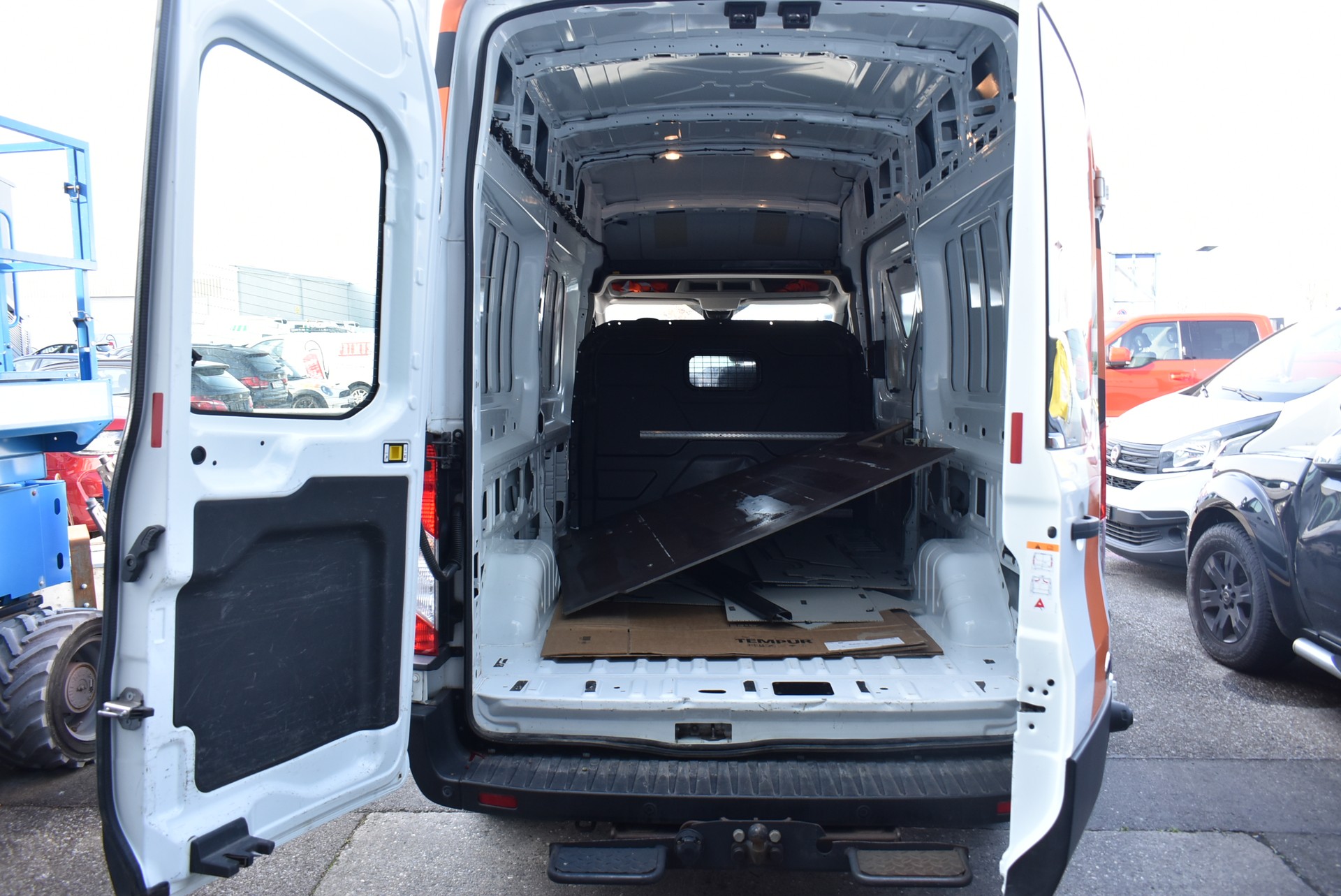 FORD Transit Van 350 L3 Basis 2.0 TDCi 170 RWD-image-13