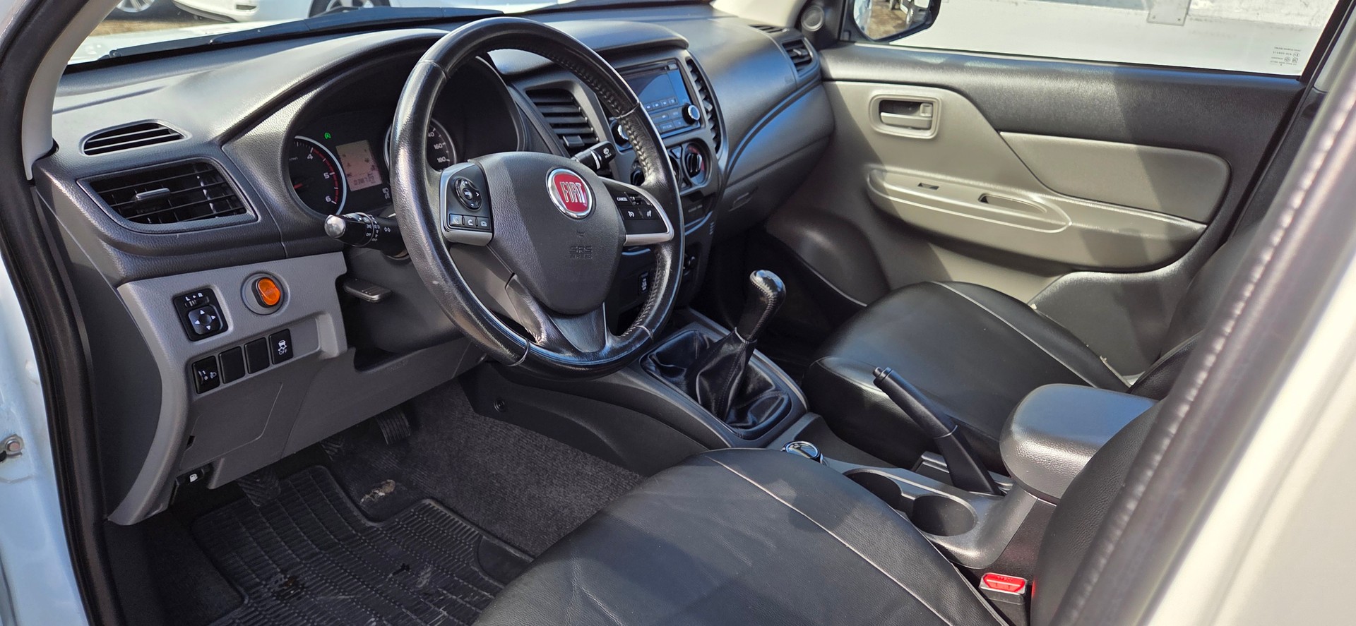 FIAT Fullback SX 2.4 MJ DC Primo 4WD. by Mitsubishi L200-image-7
