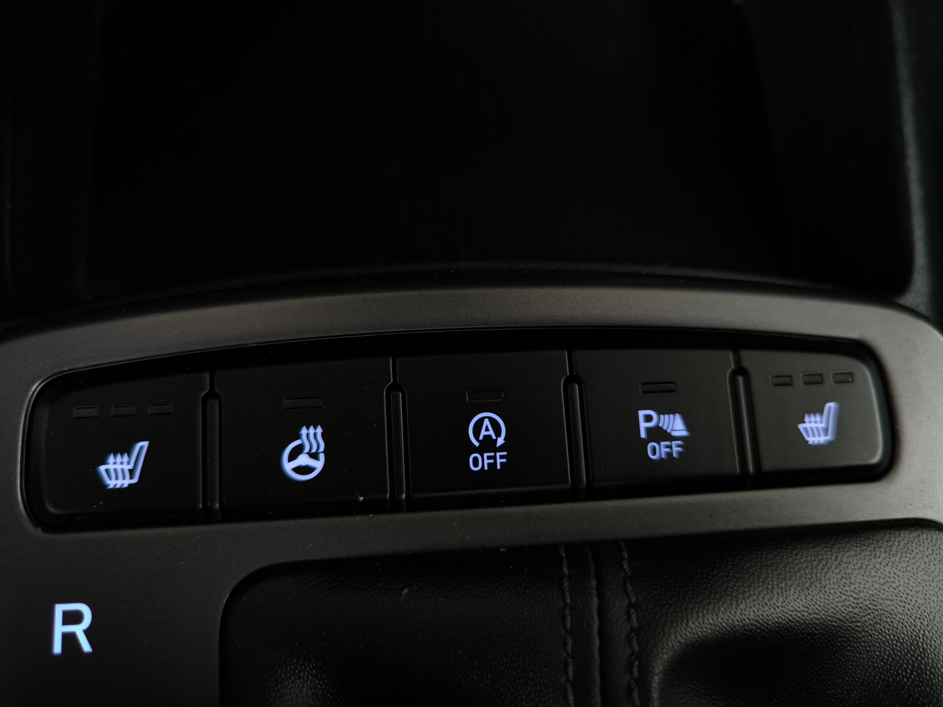 HYUNDAI i10 1.0 Launch Automat-image-5