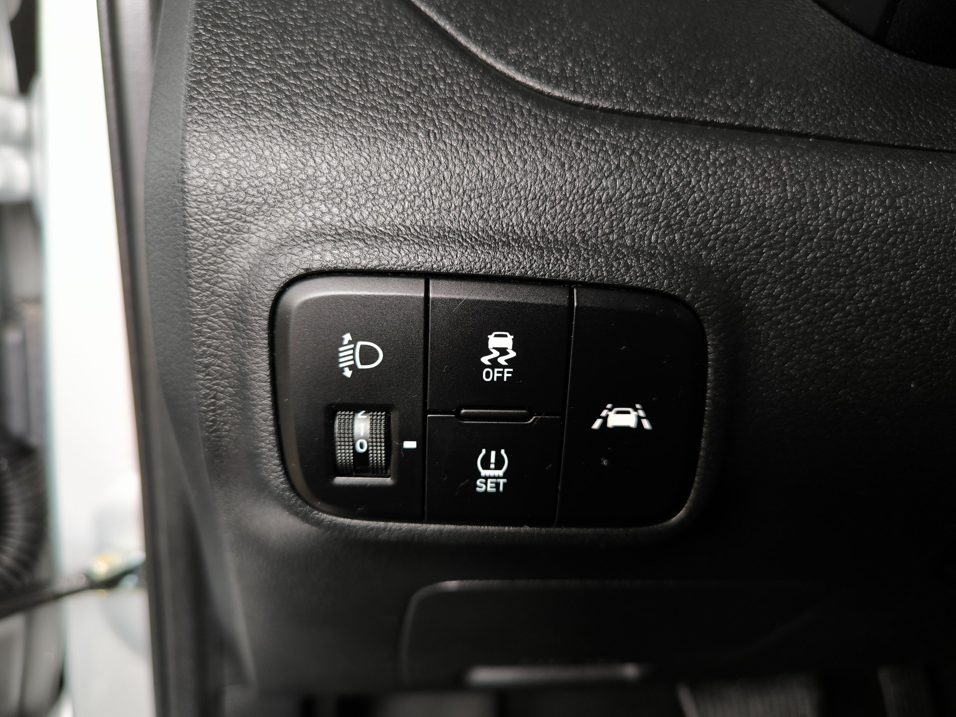 HYUNDAI i10 1.0 Launch Automat-image-11