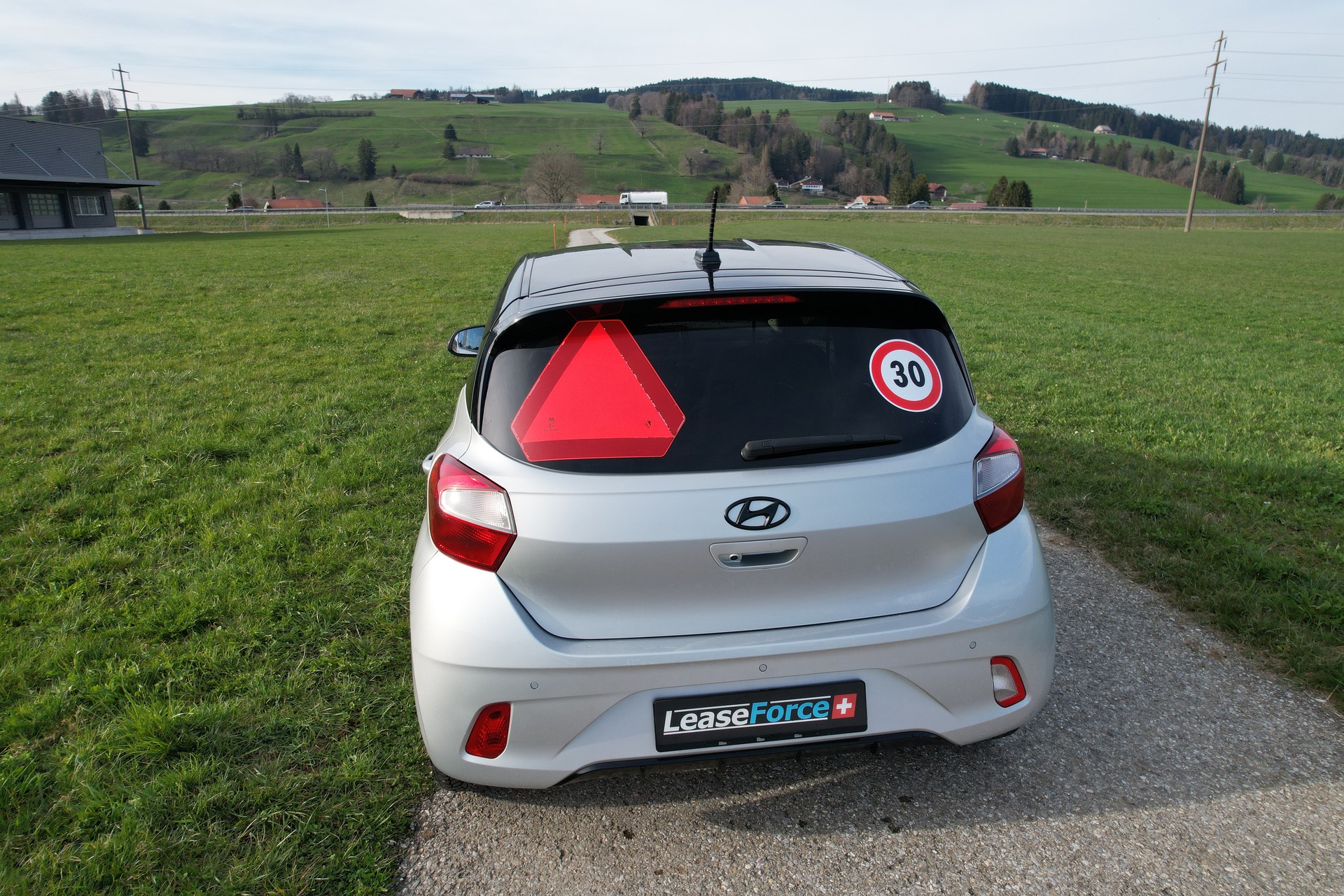 HYUNDAI i10 1.0 Launch Automat-image-1