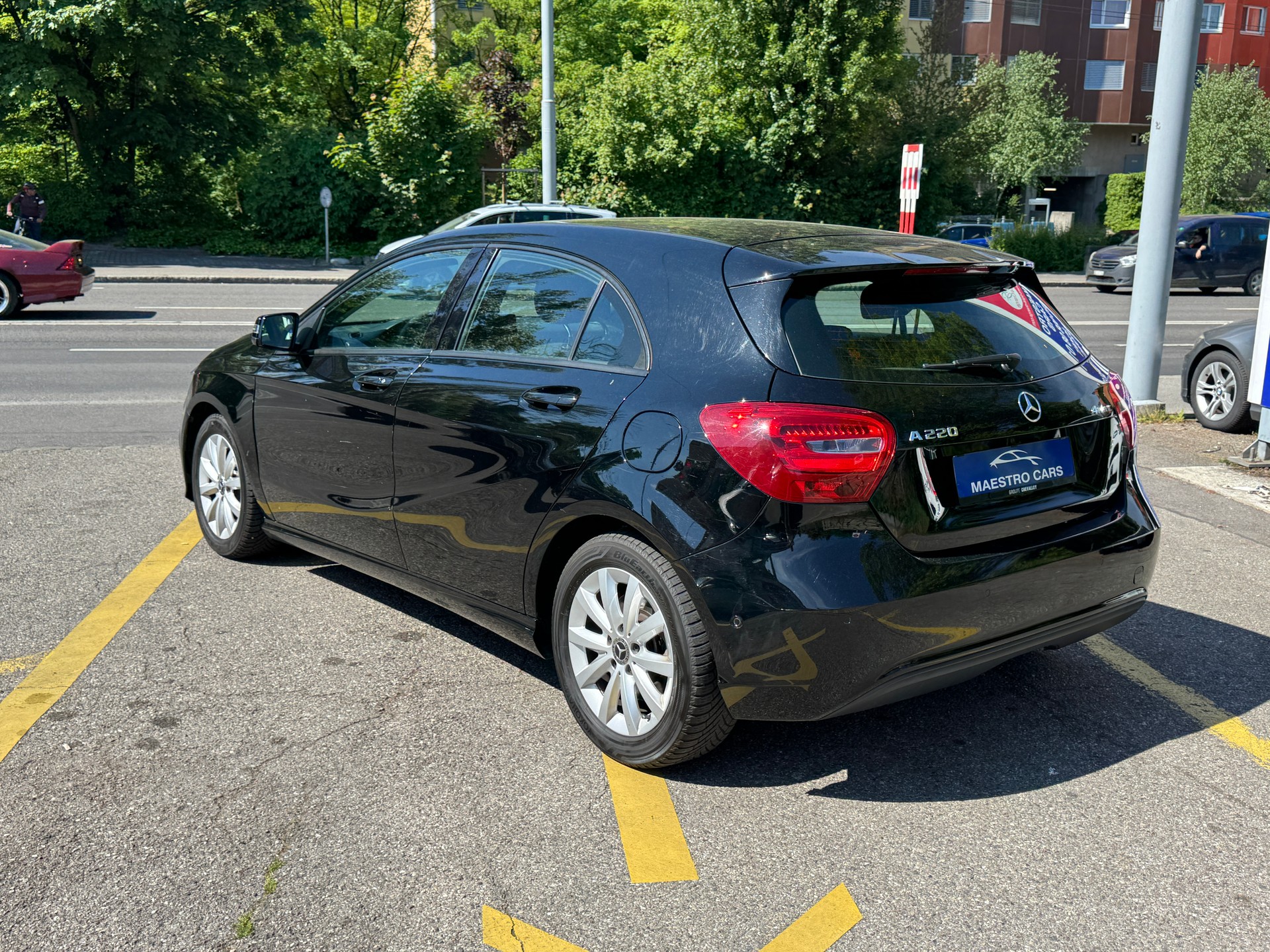 MERCEDES-BENZ A 220 Style 4Matic 7G-DCT-image-5