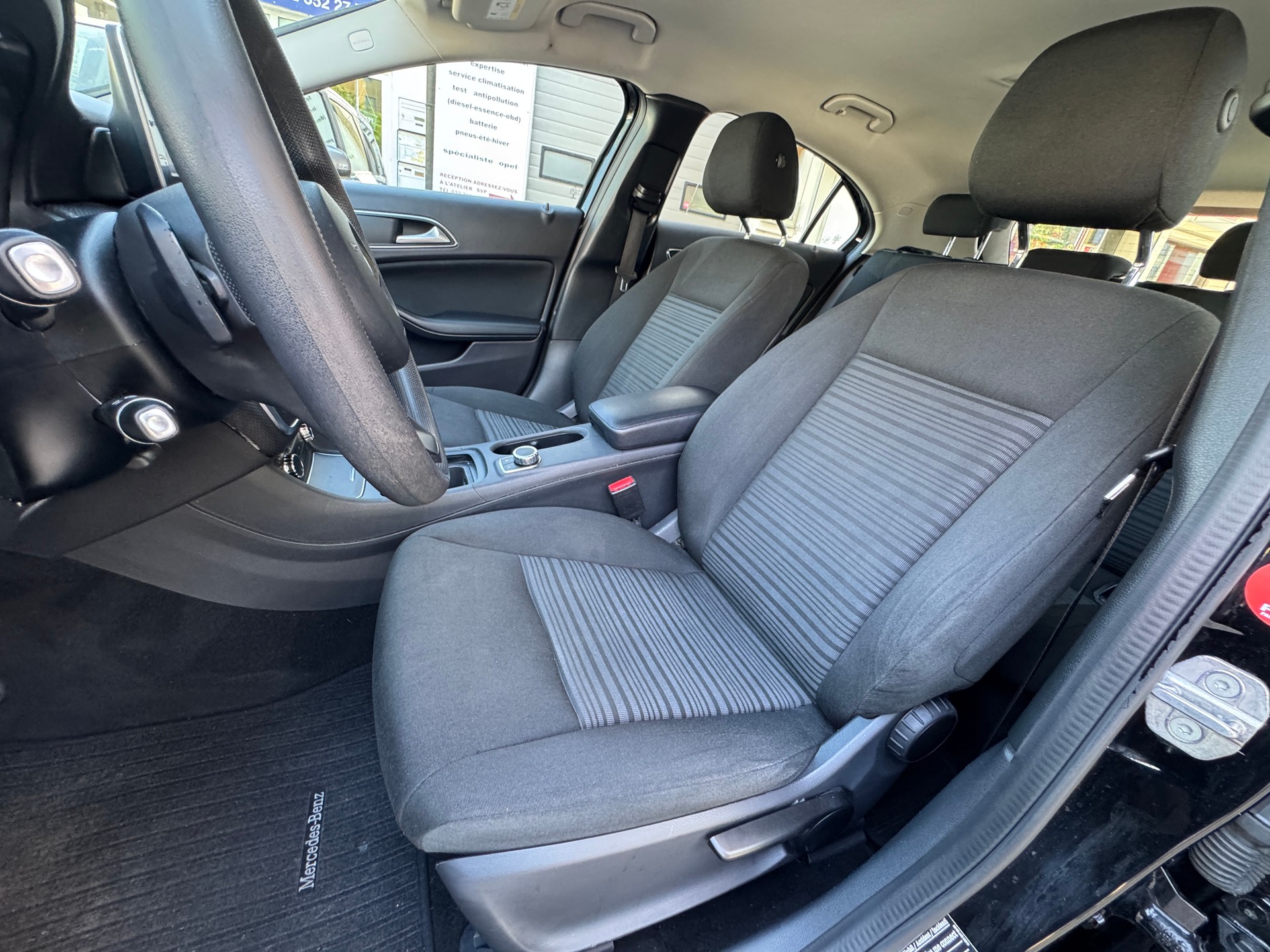 MERCEDES-BENZ A 220 Style 4Matic 7G-DCT-image-6