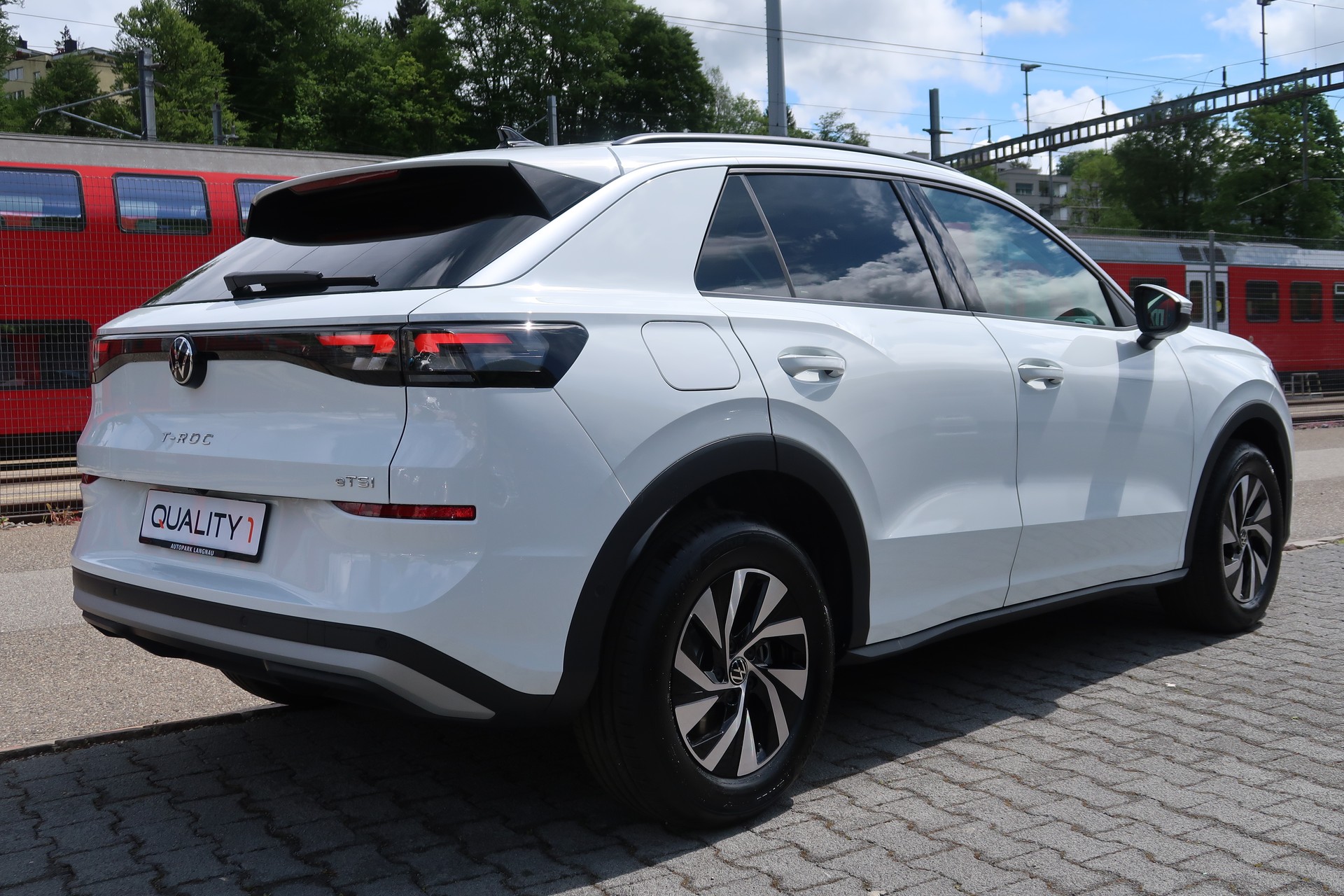 VW T-Roc 1.5 eTSI mHEV Life DSG-image-4