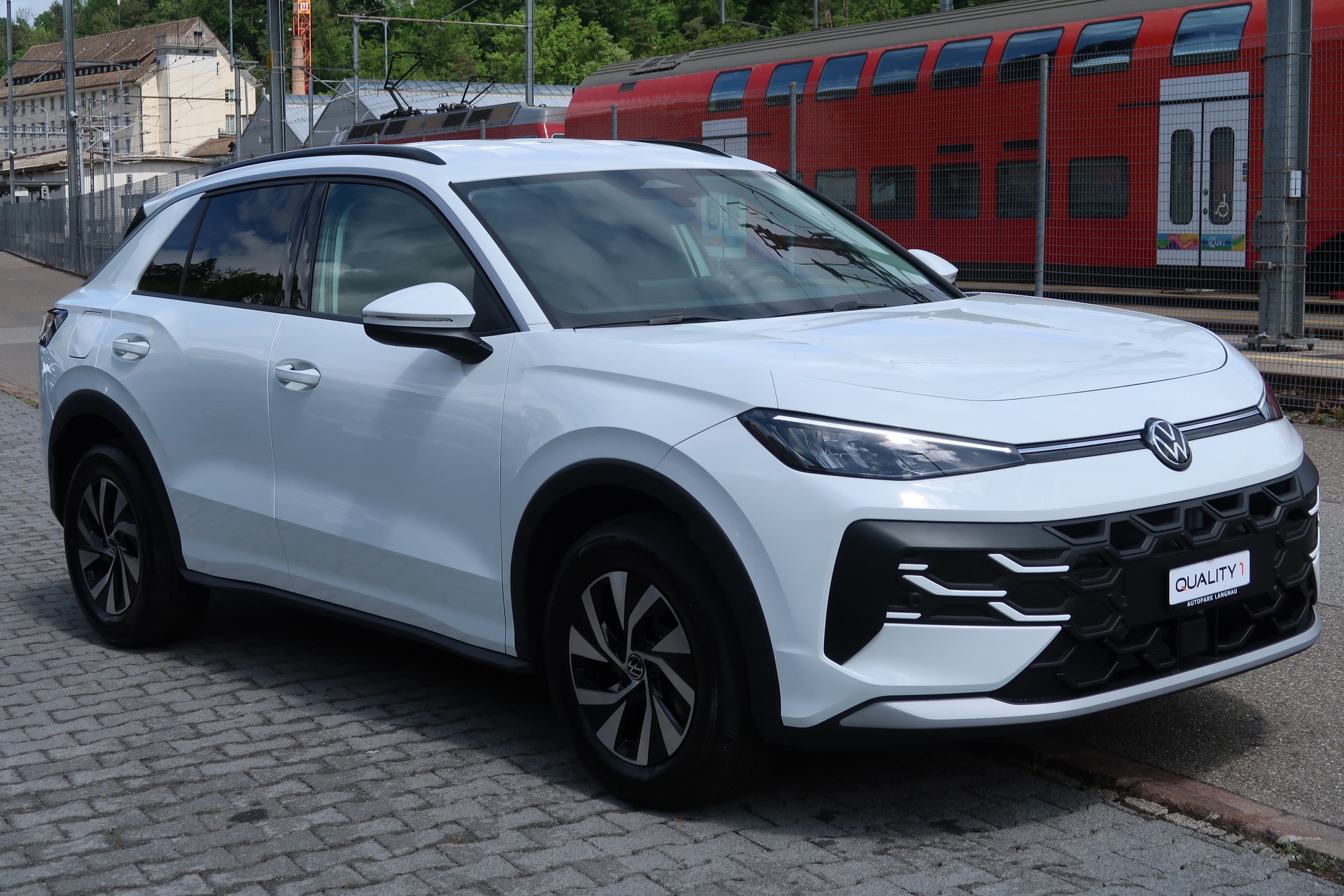VW T-Roc 1.5 eTSI mHEV Life DSG-showroom-element-2