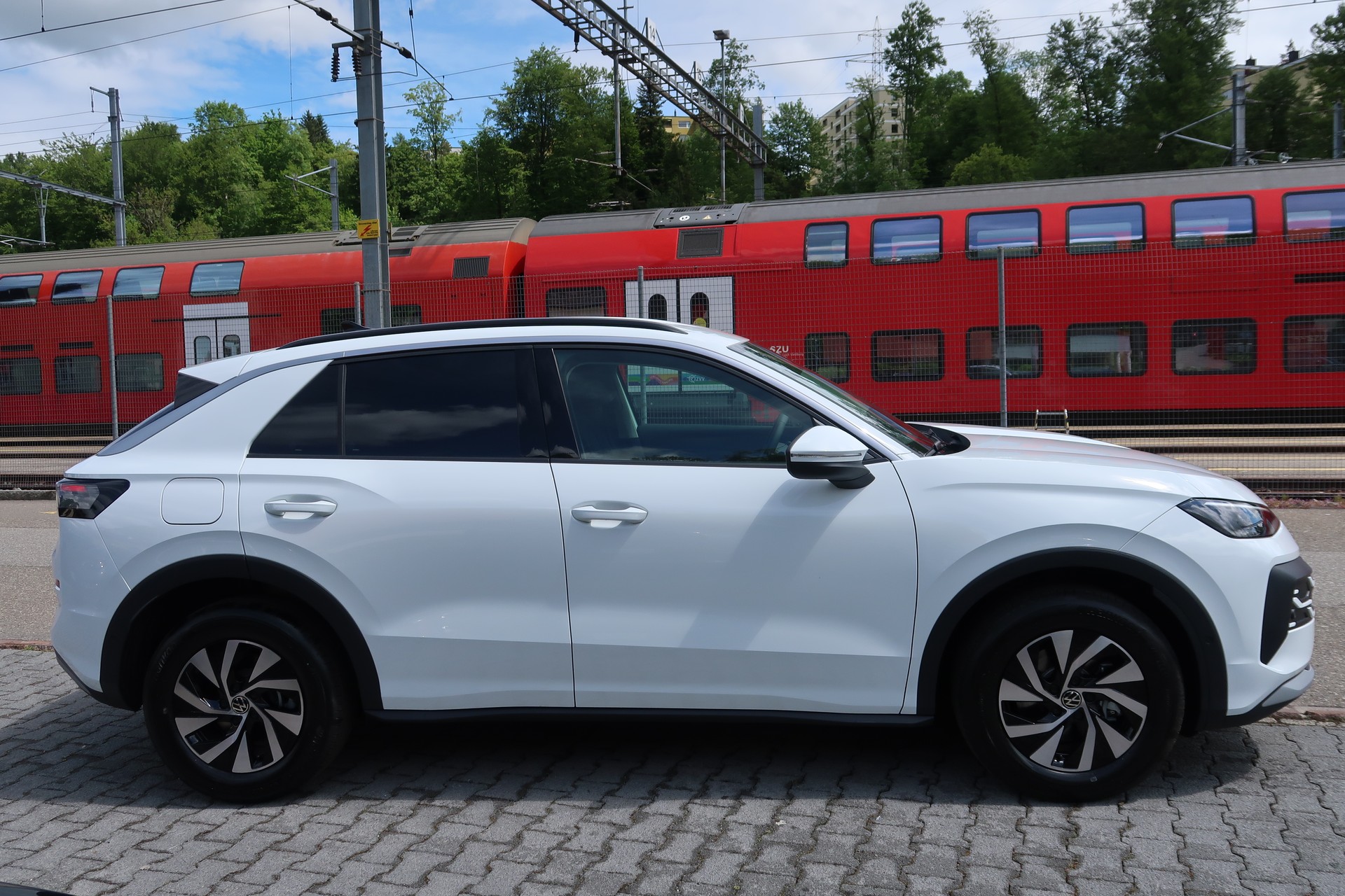 VW T-Roc 1.5 eTSI mHEV Life DSG-showroom-element-3