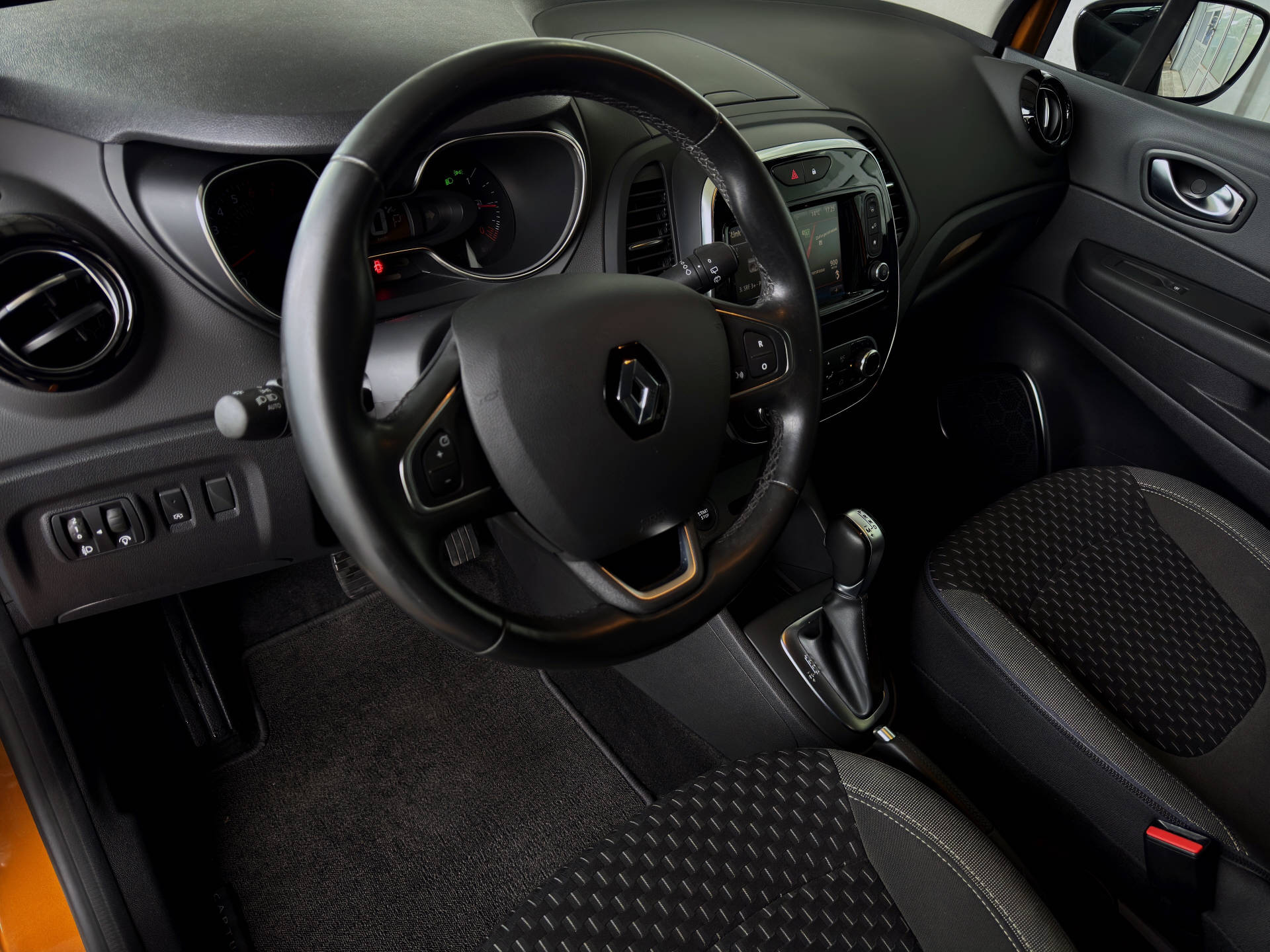 RENAULT Captur 1.3 TCe Intens EDC S/S PF-image-9