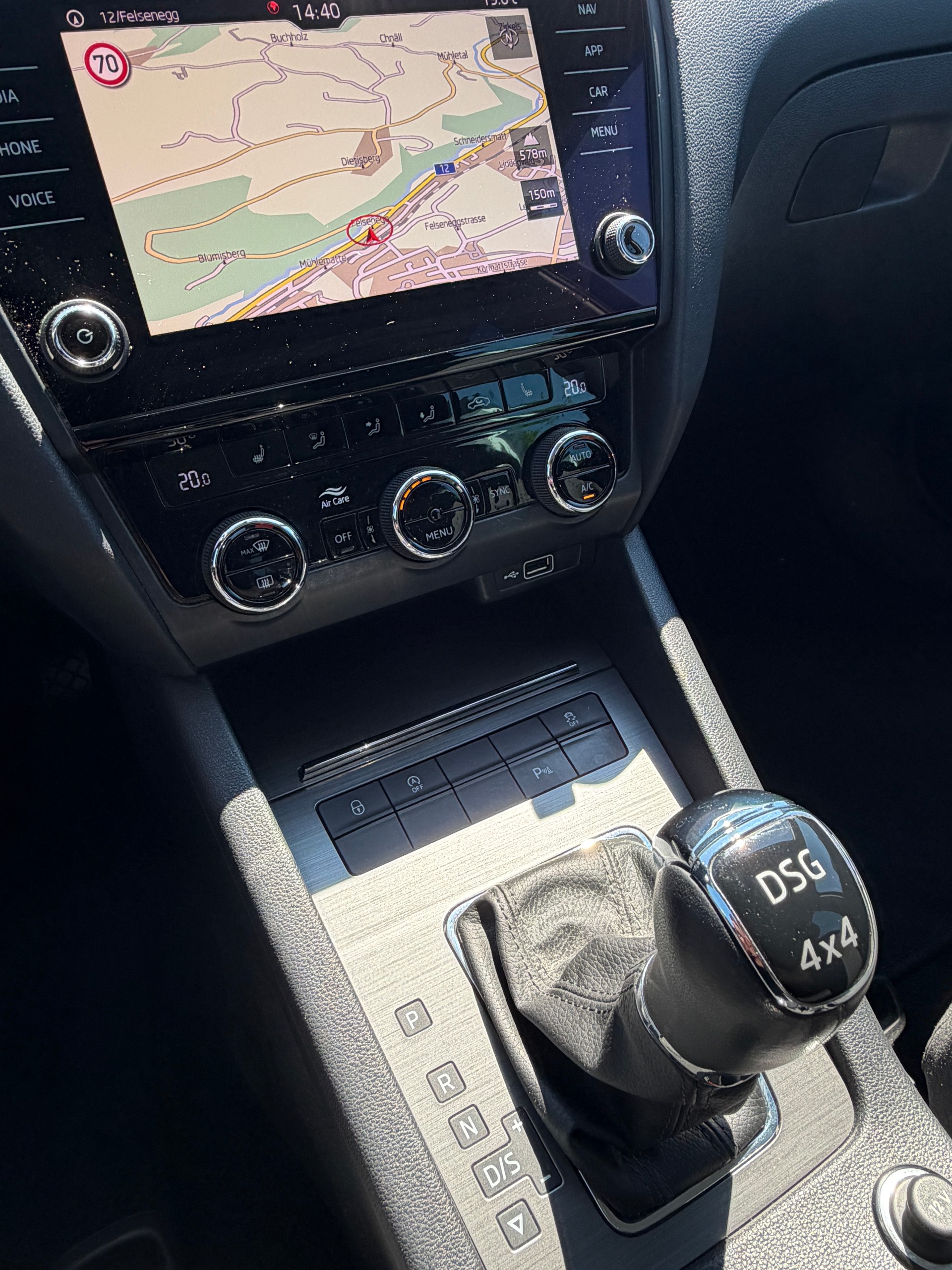 SKODA Octavia Combi 2.0 TSI Soleil 4x4 DSG-image-14