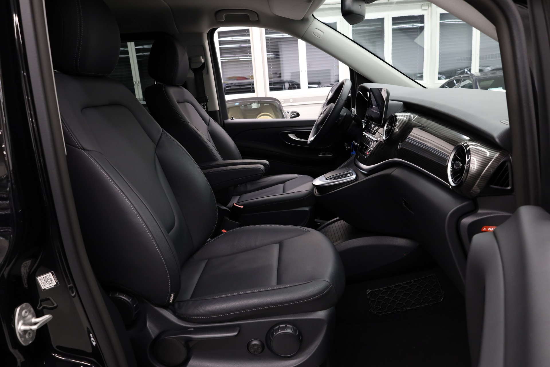 MERCEDES-BENZ V 250 d Avantgarde lang 4matic Van-image-17