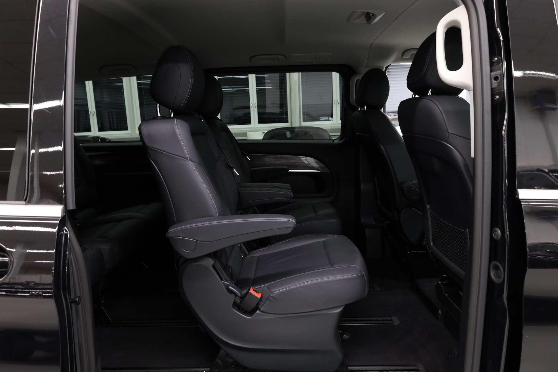 MERCEDES-BENZ V 250 d Avantgarde lang 4matic Van-image-28