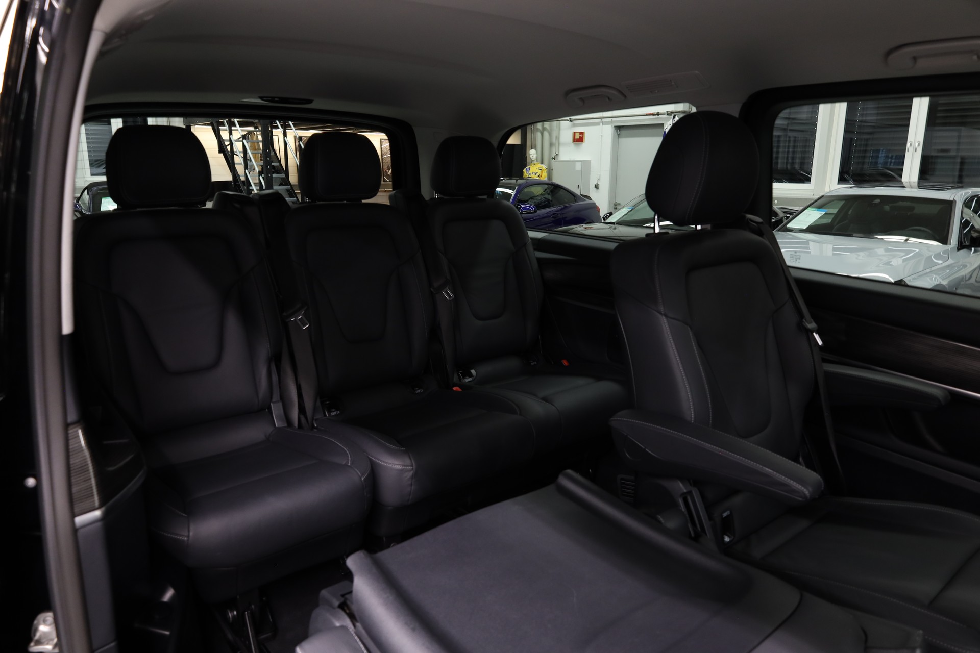 MERCEDES-BENZ V 250 d Avantgarde lang 4matic Van-image-29