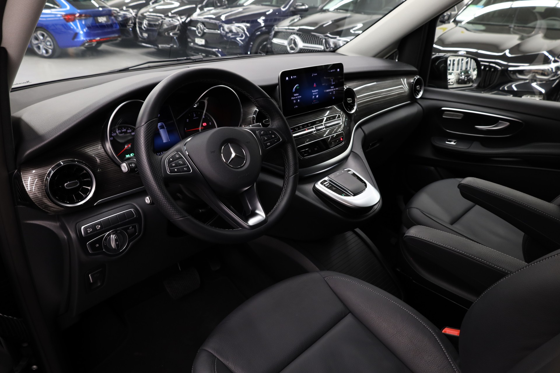 MERCEDES-BENZ V 250 d Avantgarde lang 4matic Van-image-18