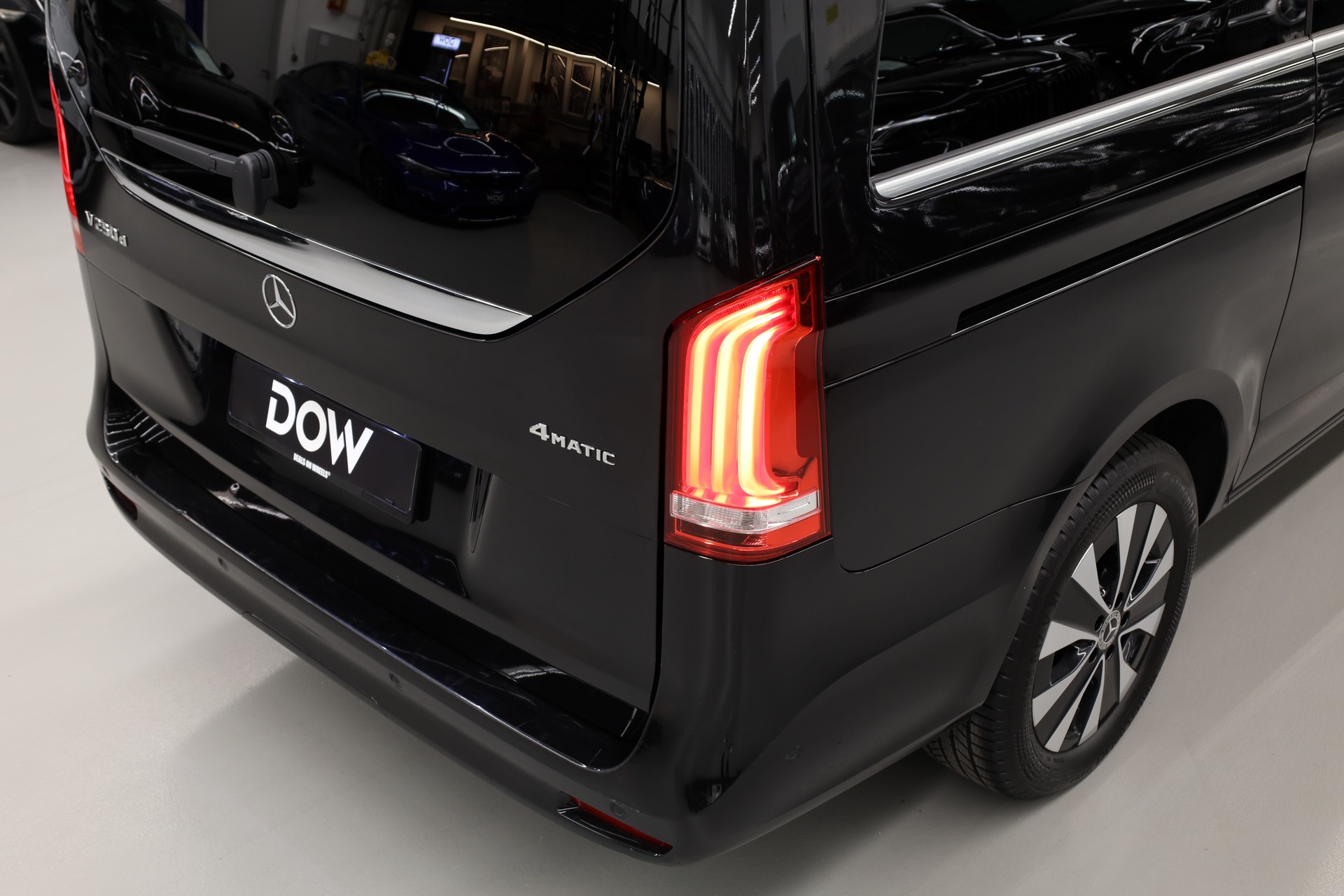 MERCEDES-BENZ V 250 d Avantgarde lang 4matic Van-image-9